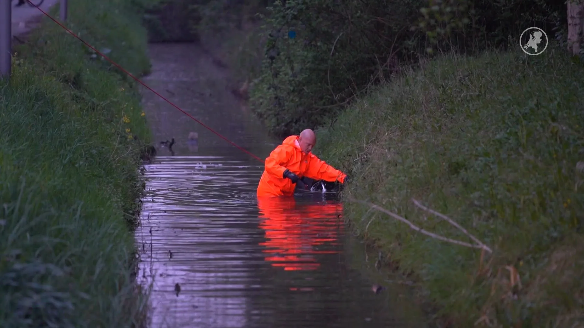 Scooterrijder (32) overleden na val in sloot Rotterdam
