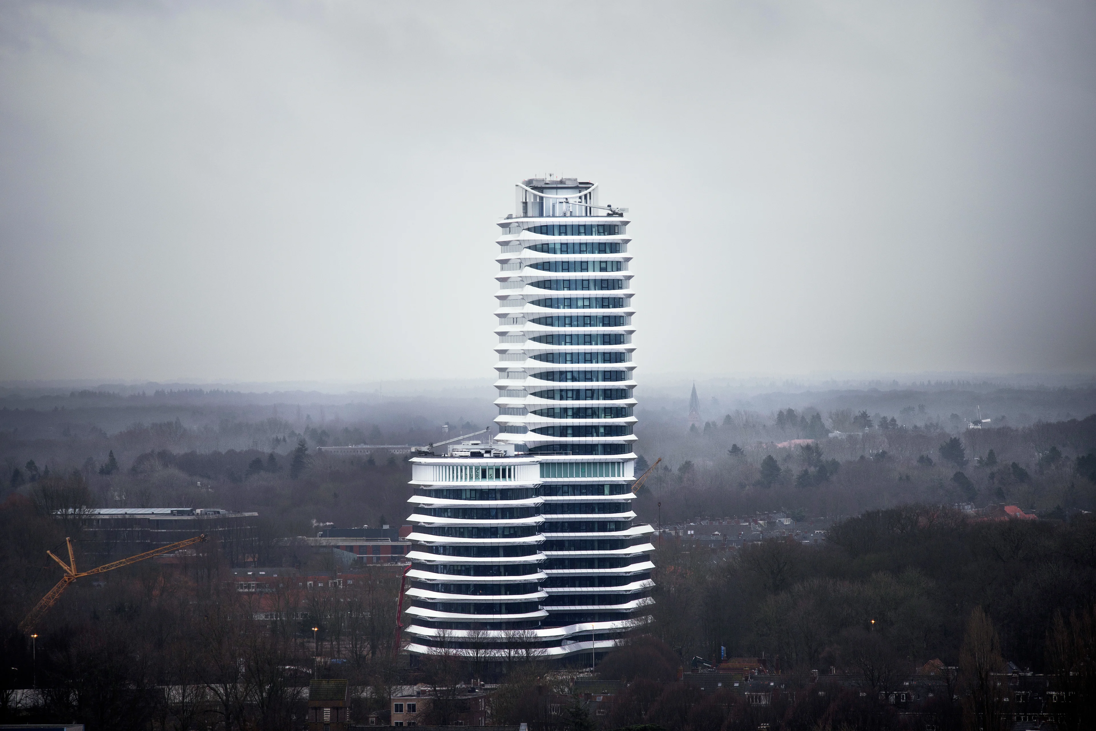 Mensen onwel door 'vreemde lucht' in gebouw DUO en Belastingdienst in Groningen