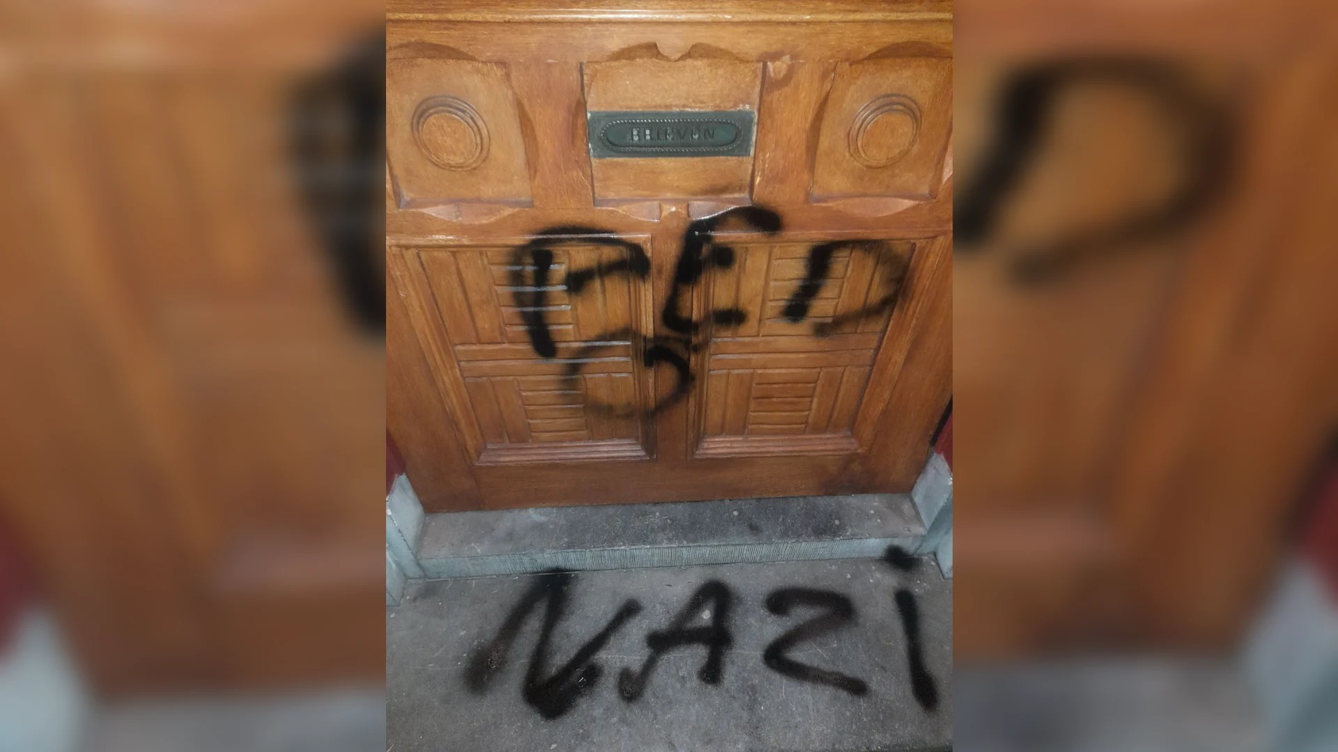 Voordeur van oud-minister Grapperhaus beklad met verf: 'Pedo nazi'