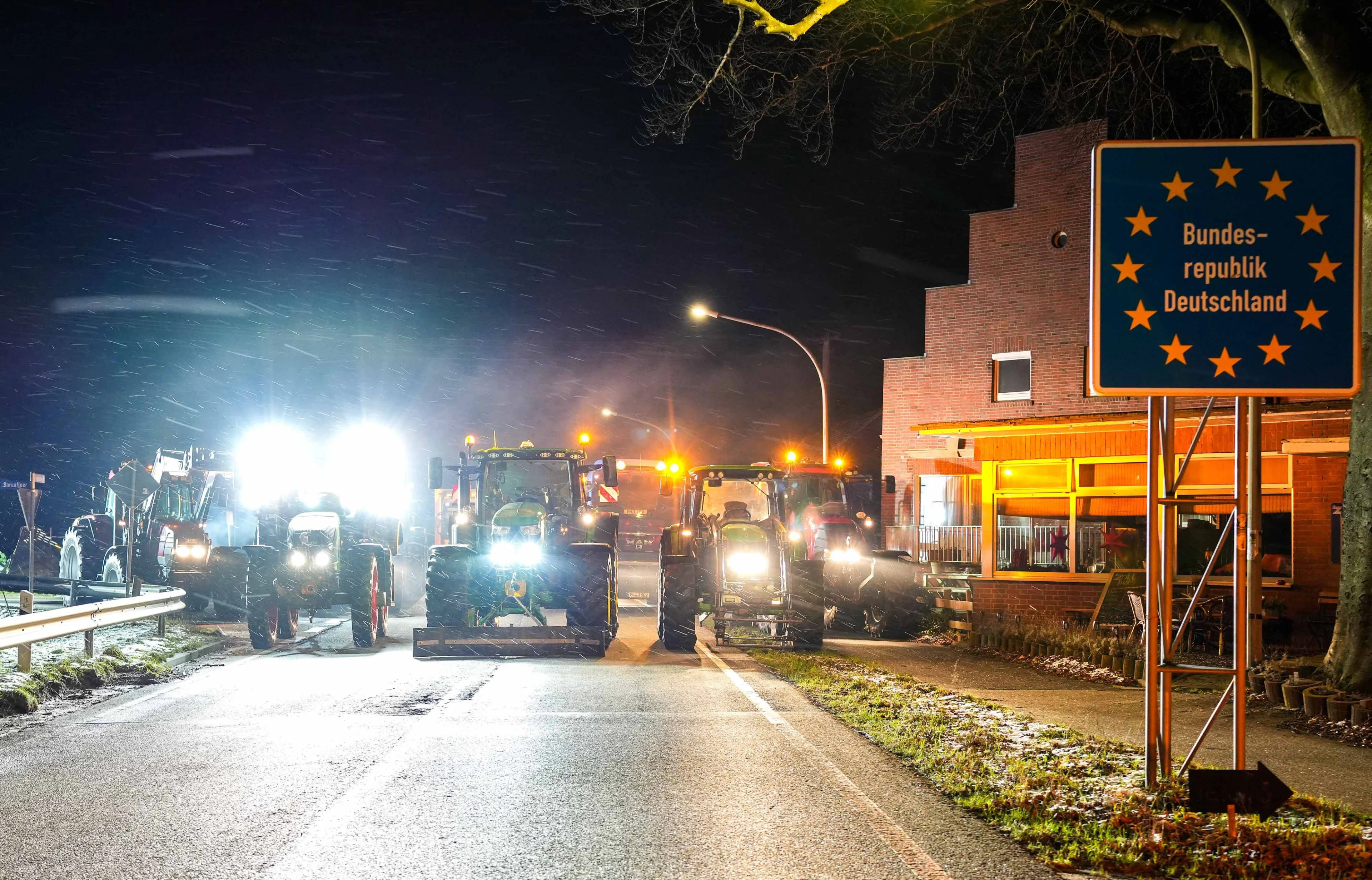 Nederlandse wegen geblokkeerd door Duitse boeren