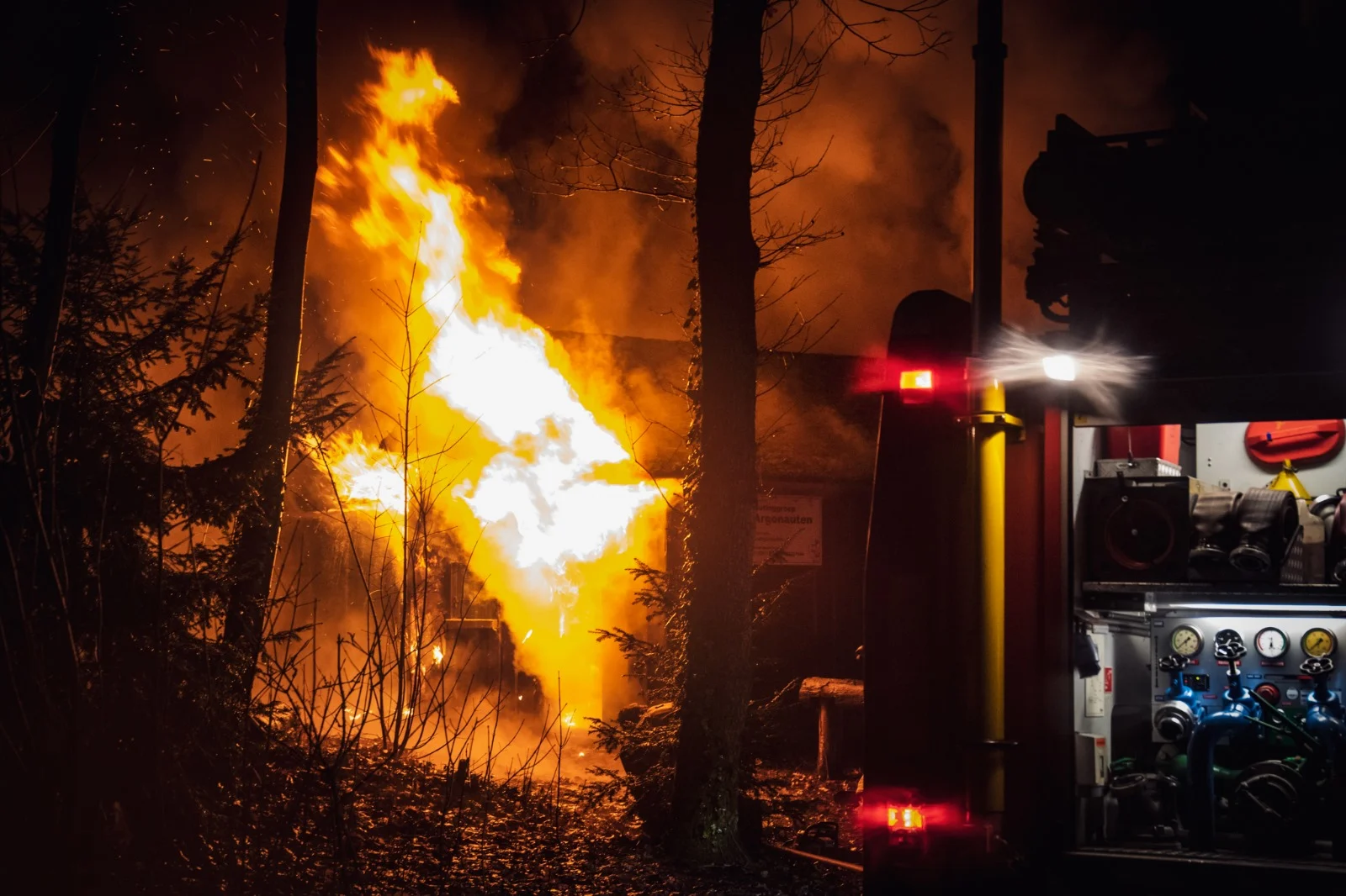 Brand verwoest scoutinggebouw Hilversum: 'Het was pittig wakker worden'