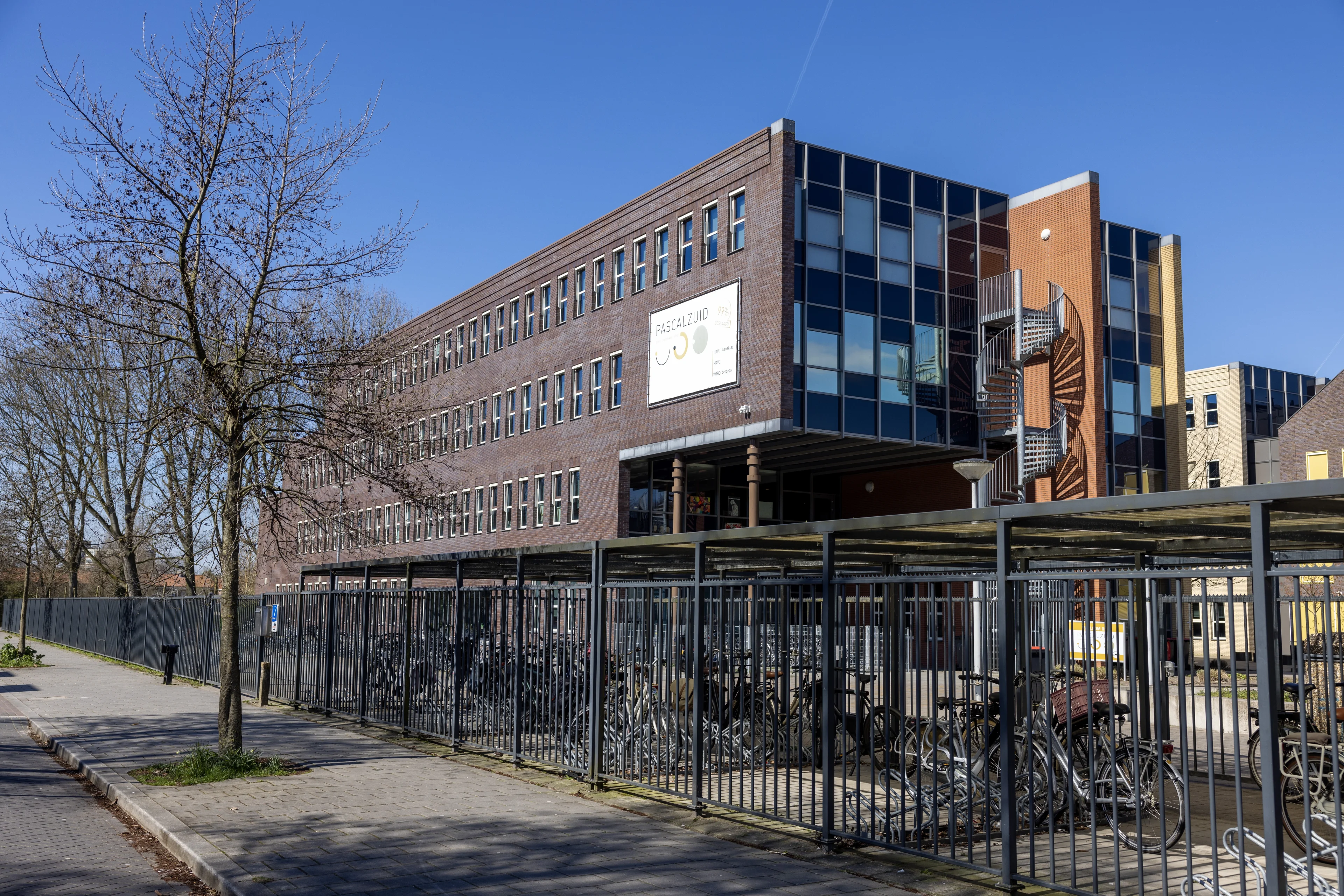 Tieners veroordeeld voor dreigen met schoolshooting Zaandam 