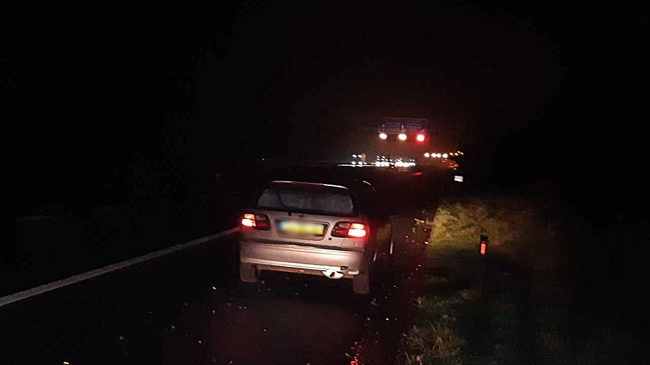 Man steelt auto als eigenaar ontbijtje haalt bij de pomp