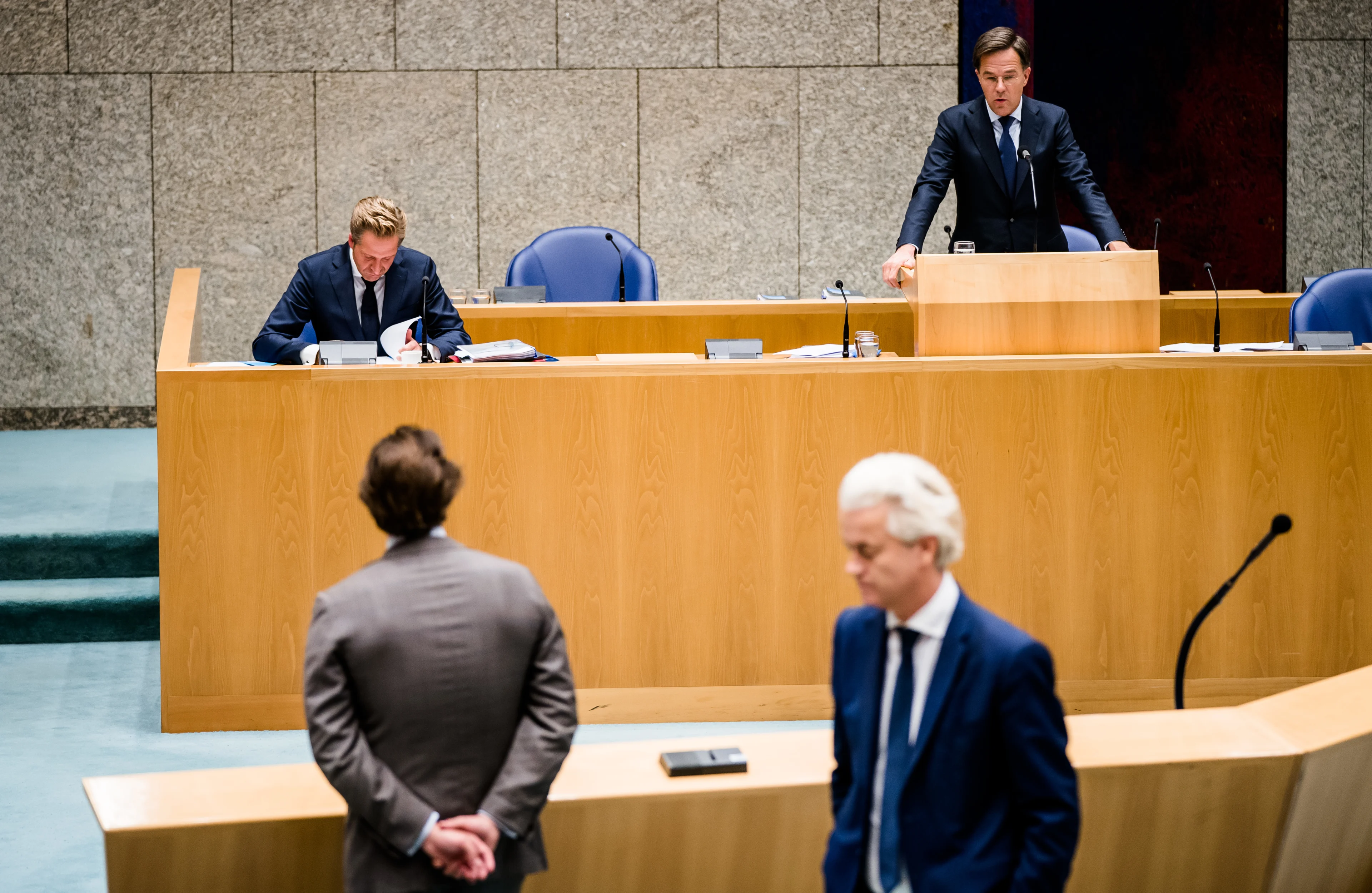 Debat in Tweede Kamer over de aangescherpte coronamaatregelen