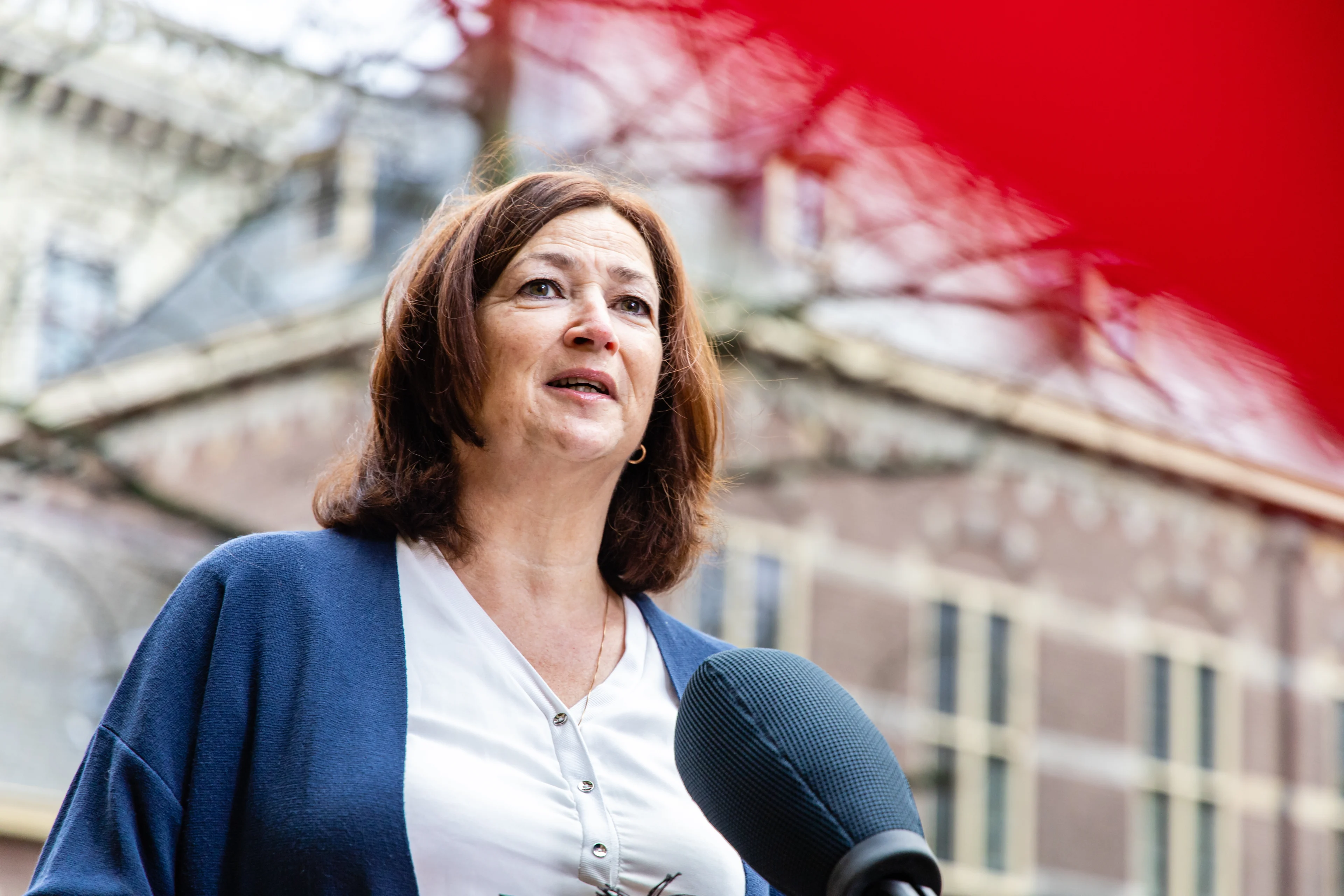 Sportminister Helder overweegt ondanks ophef om OneLove-band te dragen in Qatar