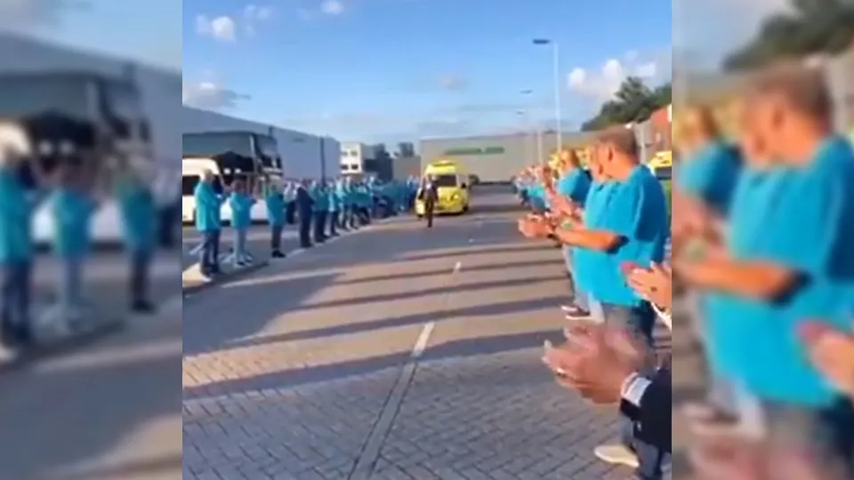 'Held Kees' nog één keer geëerd met erehaag en stoet wensambulances 