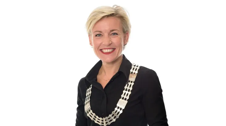 Burgemeester Wijk bij Duurstede stopt na plotseling overlijden stiefzoon Luca (19)