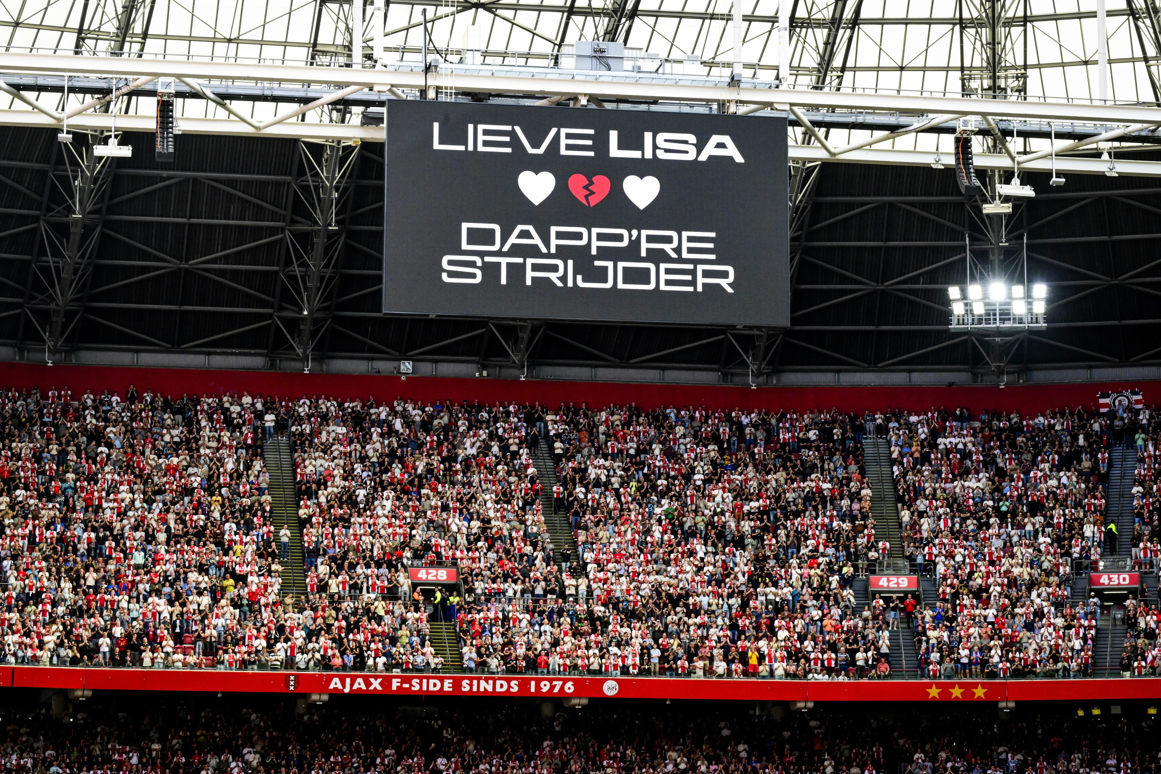 Minuut applaus voor vermoorde Lisa (17) in Johan Cruijff ArenA