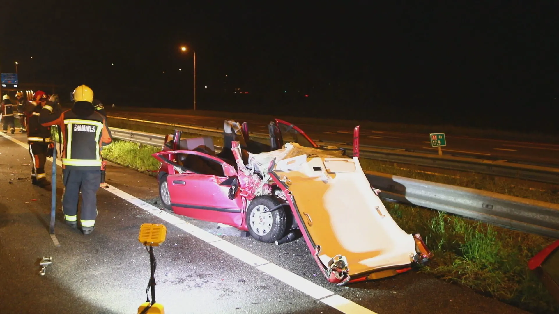 Auto ramt pijlwagen bij Nieuw-Vennep en vliegt in brand: bestuurder zwaargewond