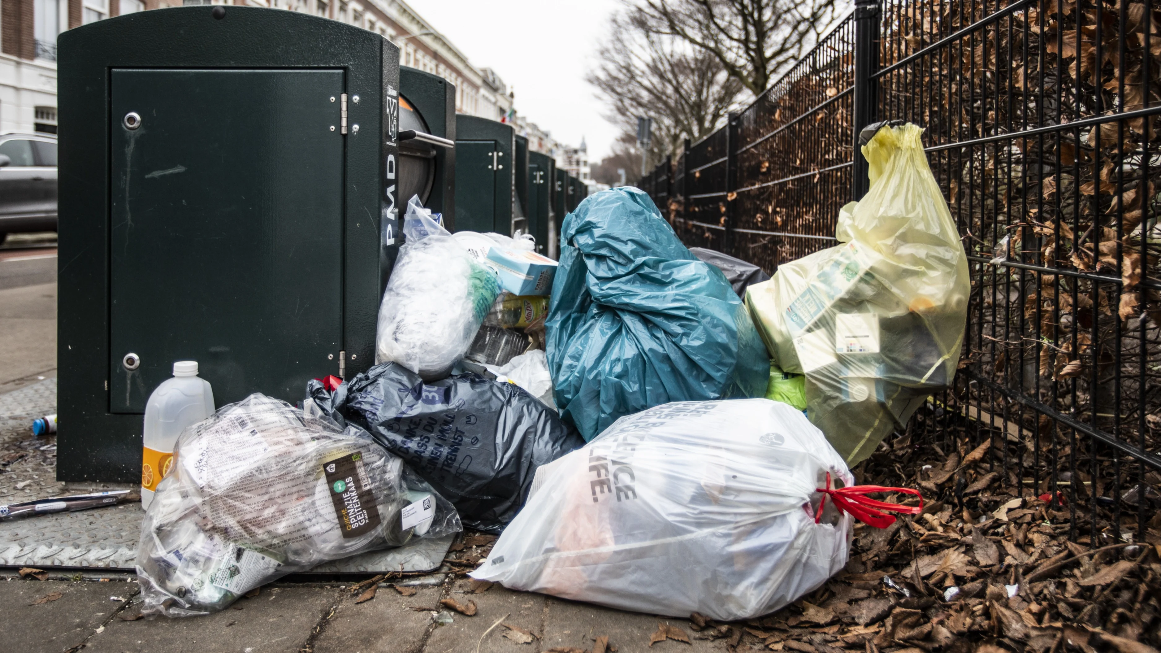 Afval in meerdere gemeenten niet opgehaald door winterweer
