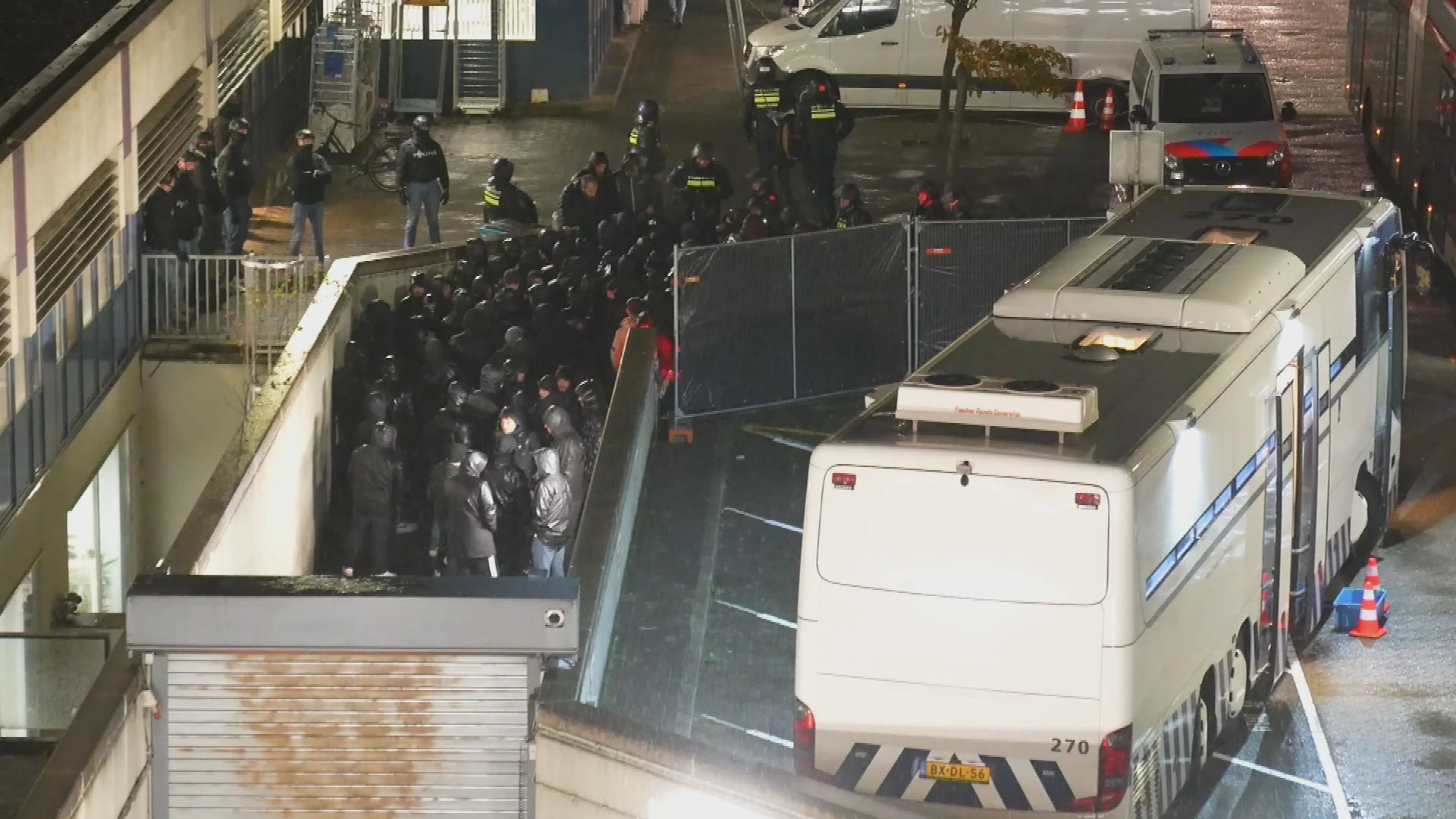 Politie grijpt in: 180 Napoli-fans aangehouden in Eindhoven