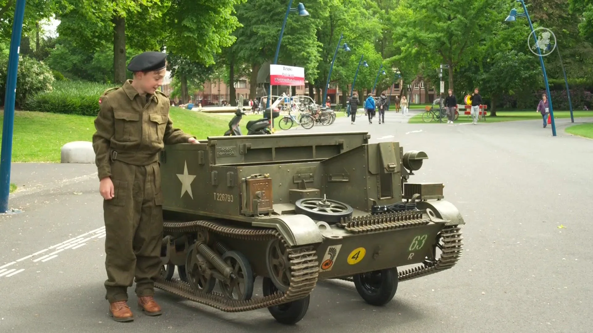 Thieme (11) maakt eigen tank en rijdt nu door Breda voor bevrijding