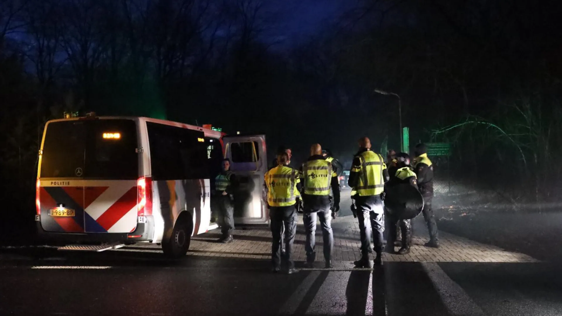 LIVEBLOG | Politie: drukke jaarwisseling met veel overlast • Lucht tijdens oud en nieuw stuk schoner