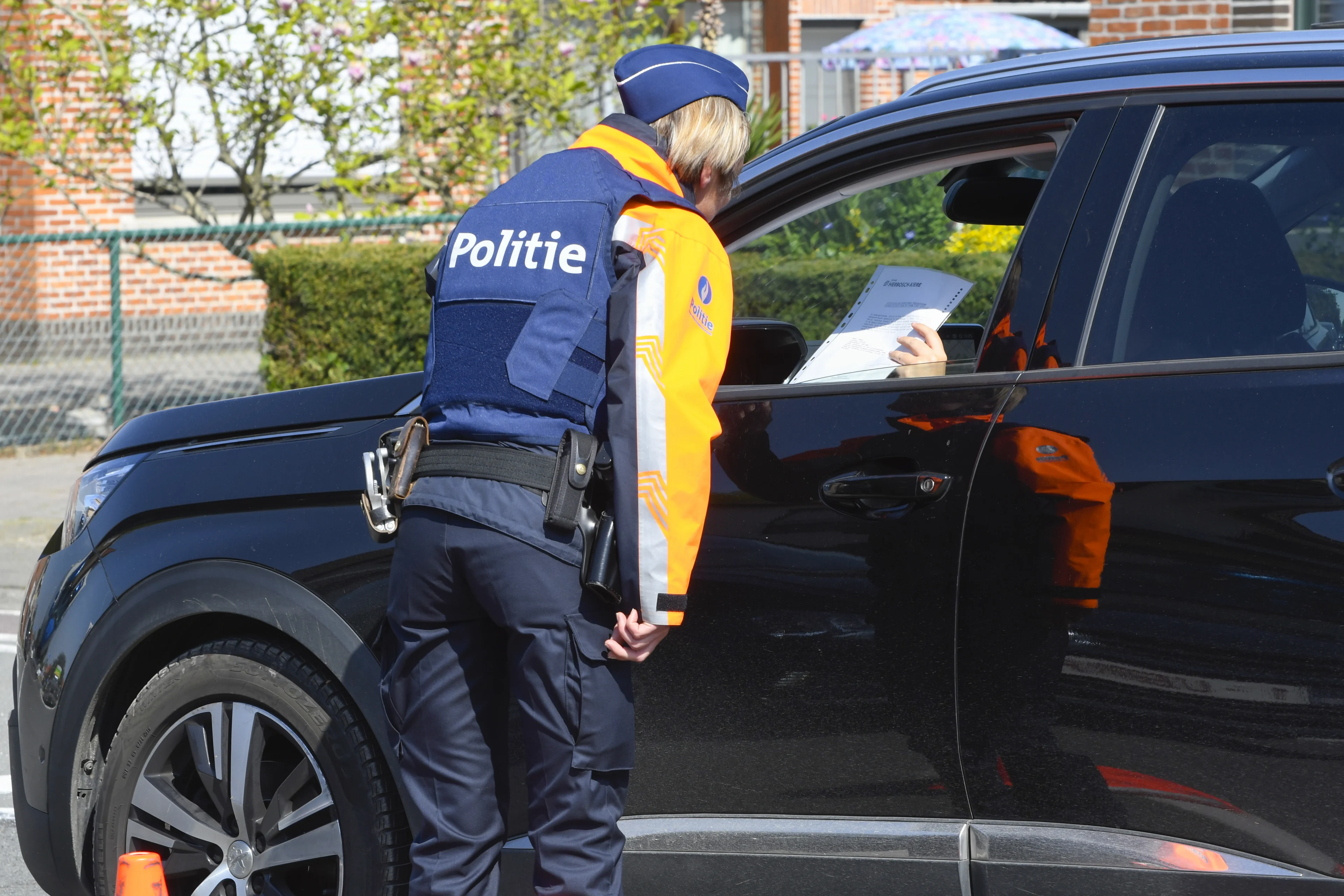Nederlanders en Belgen mogen weer de grens oversteken, ook om te tanken en te winkelen