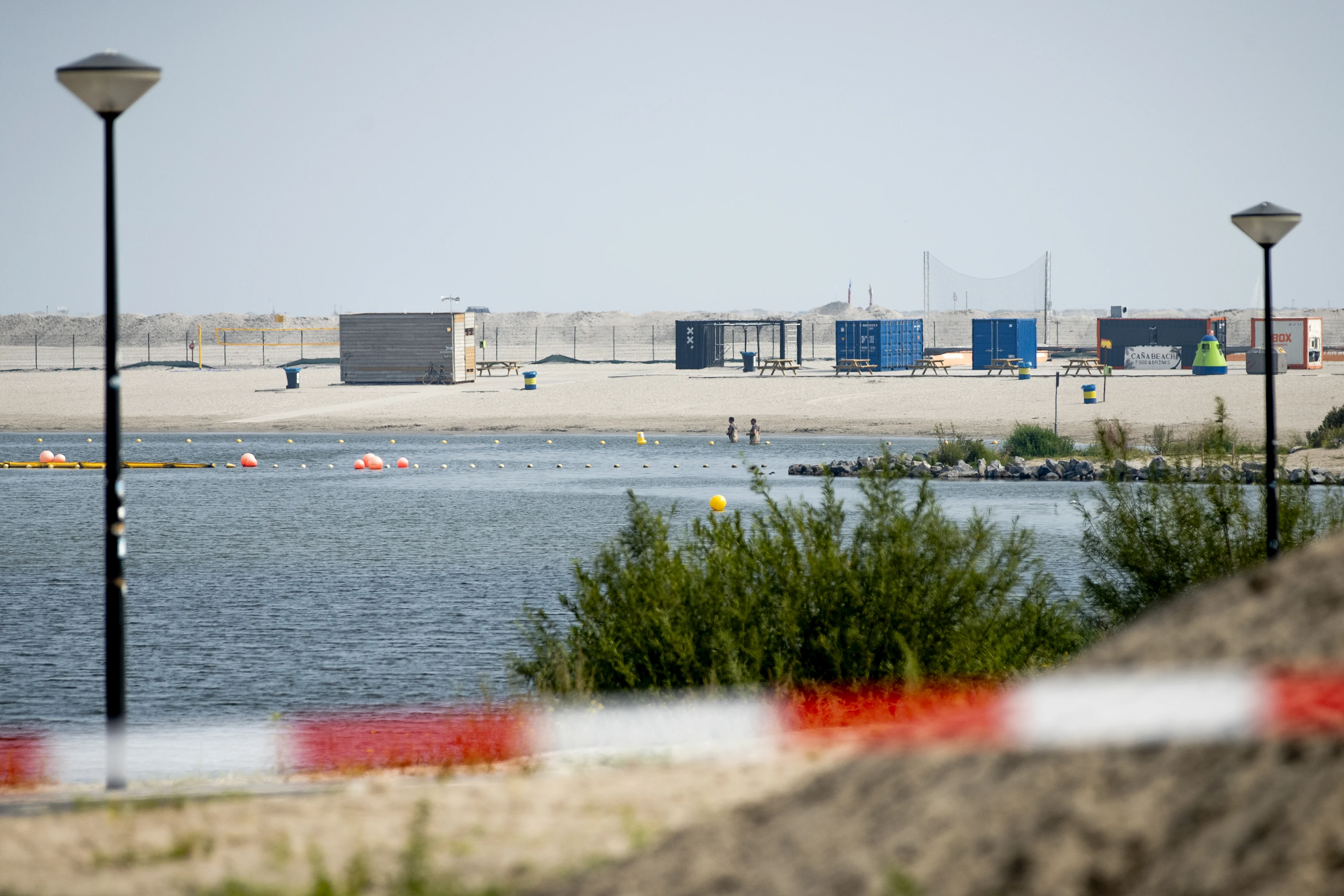 Afgesloten stadsstrand in Amsterdam gaat weer open na extra maatregelen