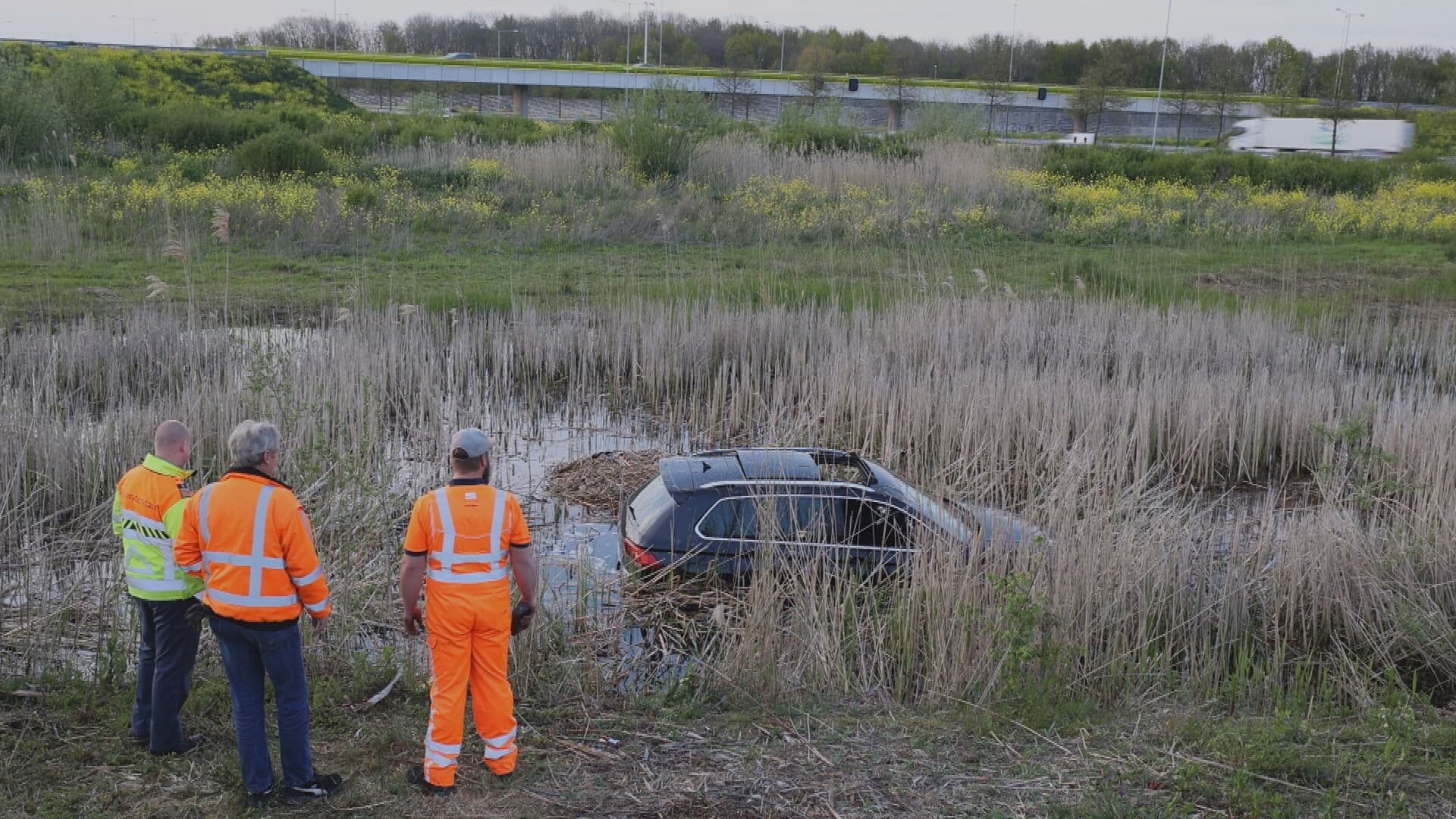 Weer vliegt auto uit bocht A59 waar Sanne en Hebe verongelukten