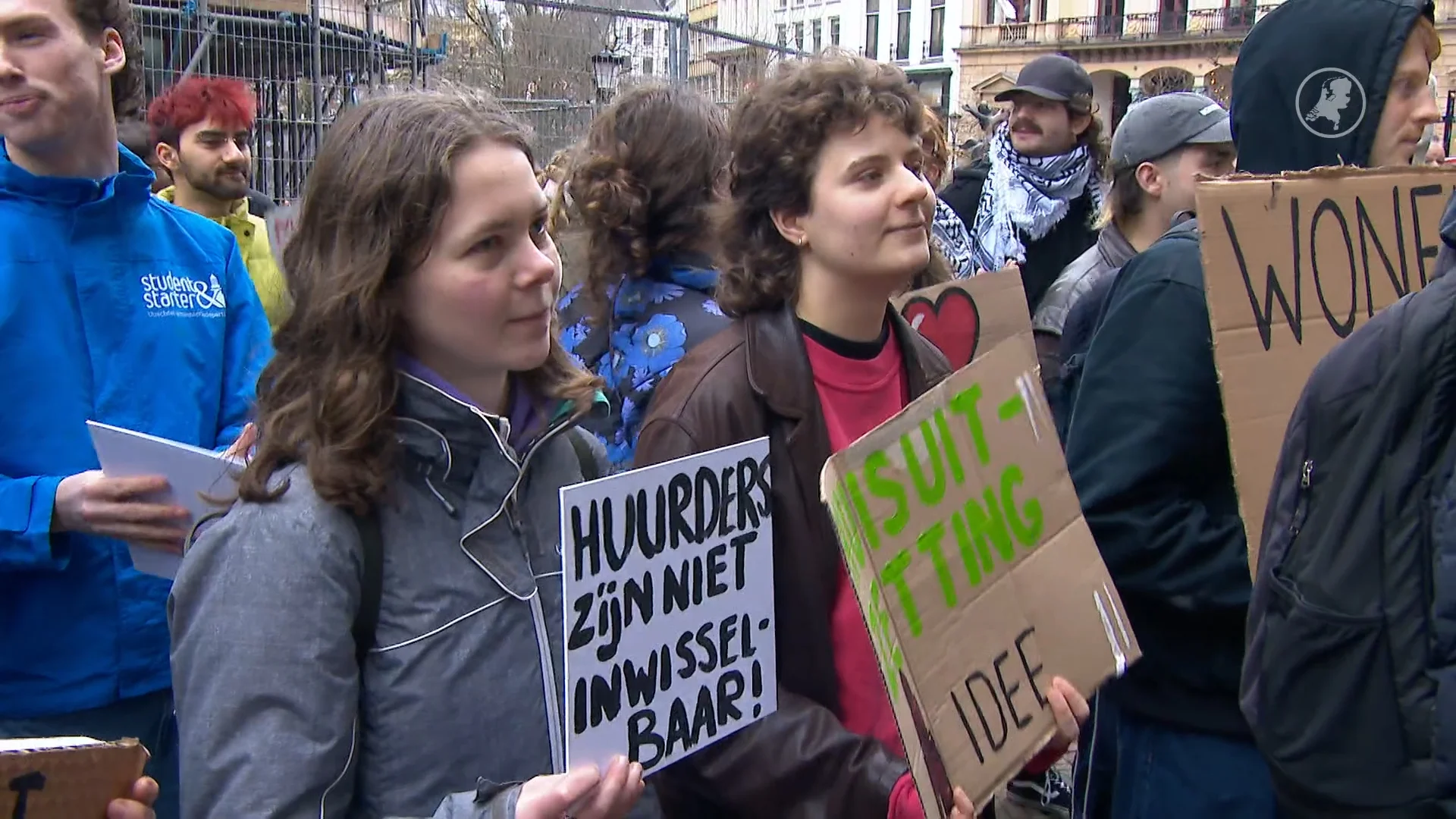 Bewoners oud-kantoorpand Utrecht op straat gezet: 'Draait allemaal om geld'