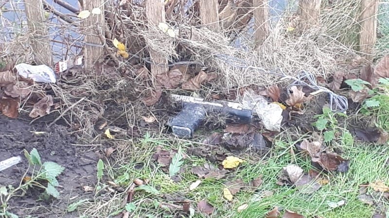 Kind vindt doorgeladen vuurwapen tijdens buitenspelen in Vlaardingen