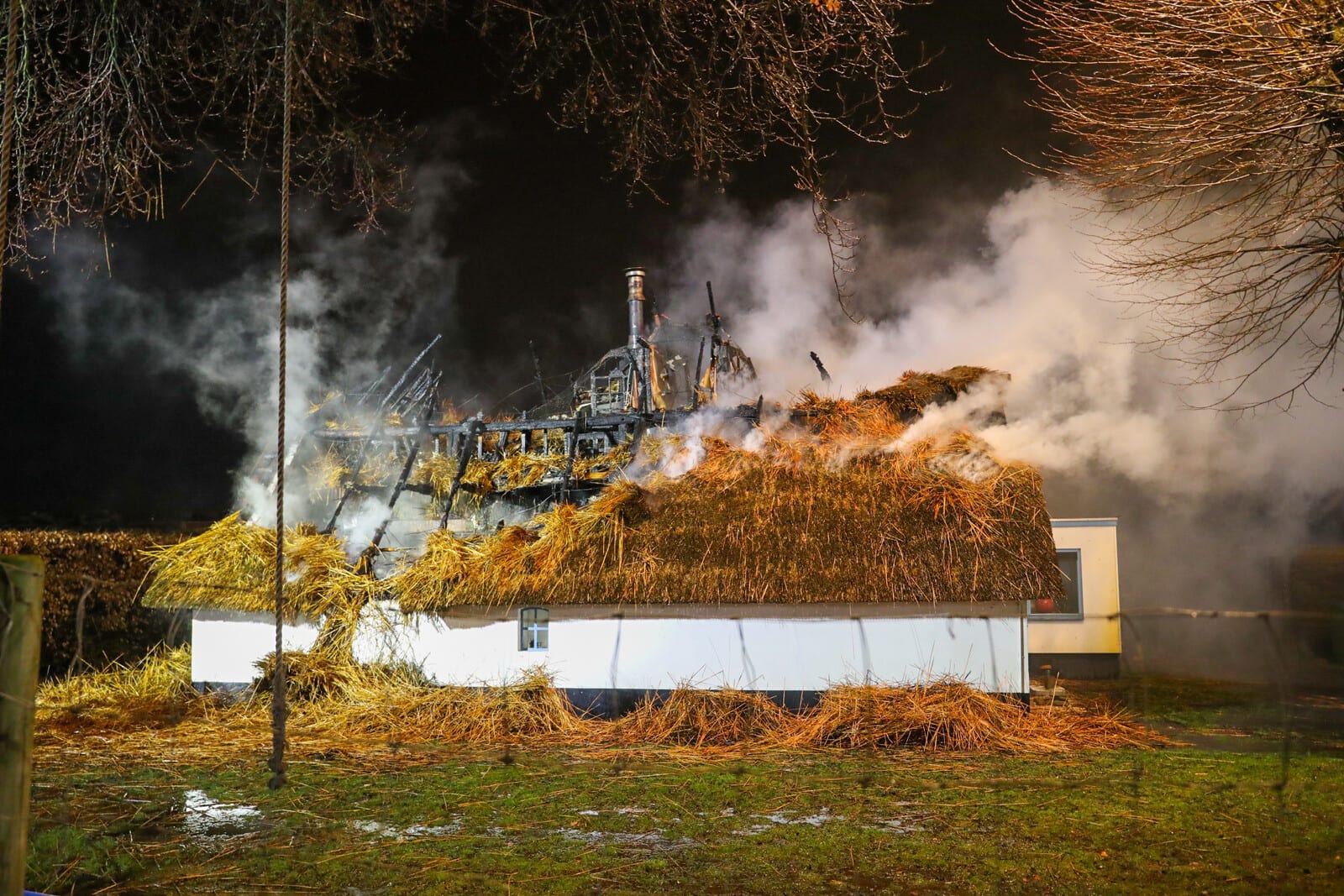 Grote brand legt monumentale woning in Apeldoorn in de as