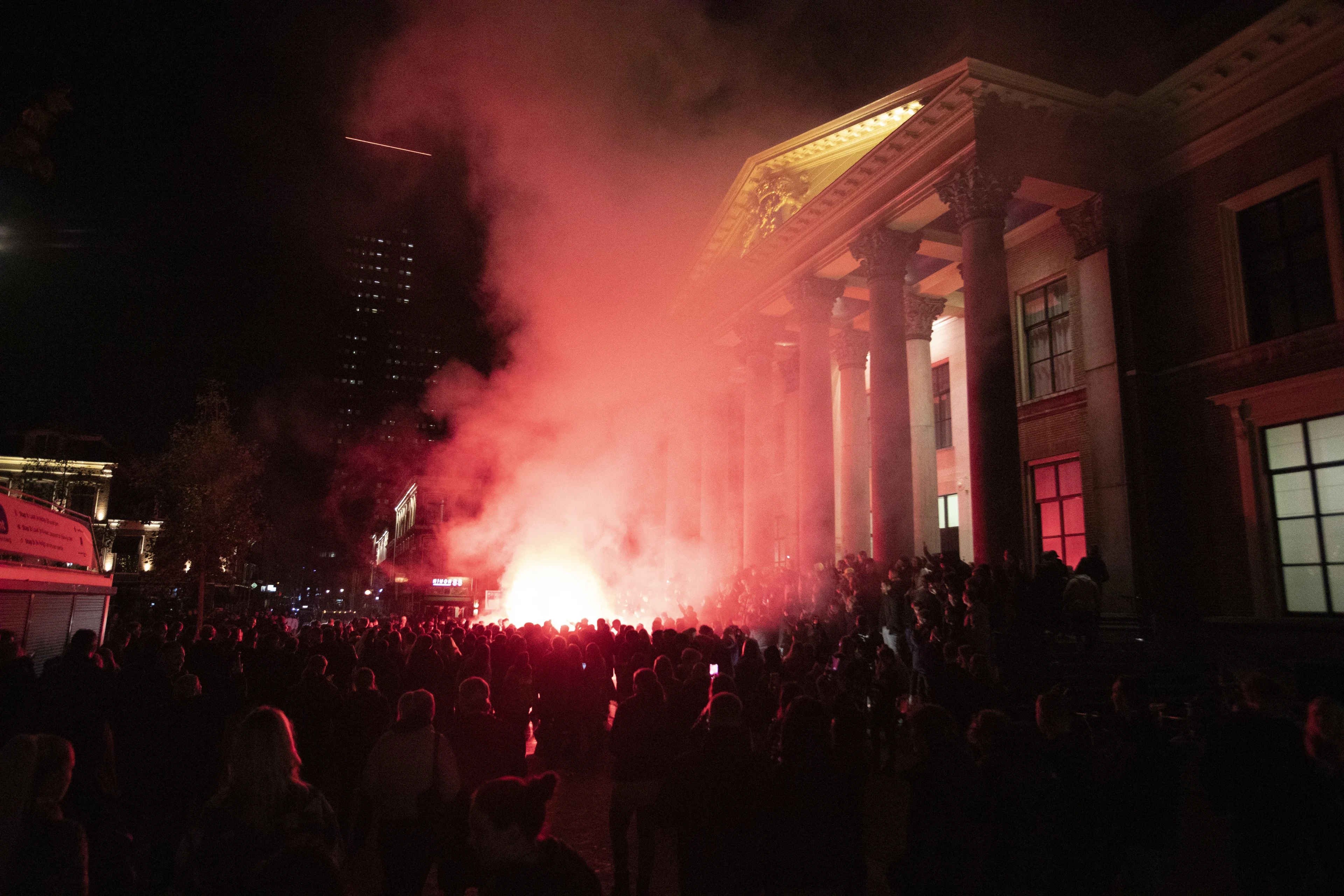 Vijftien aanhoudingen bij rellen in uitgaanscentrum Leeuwarden