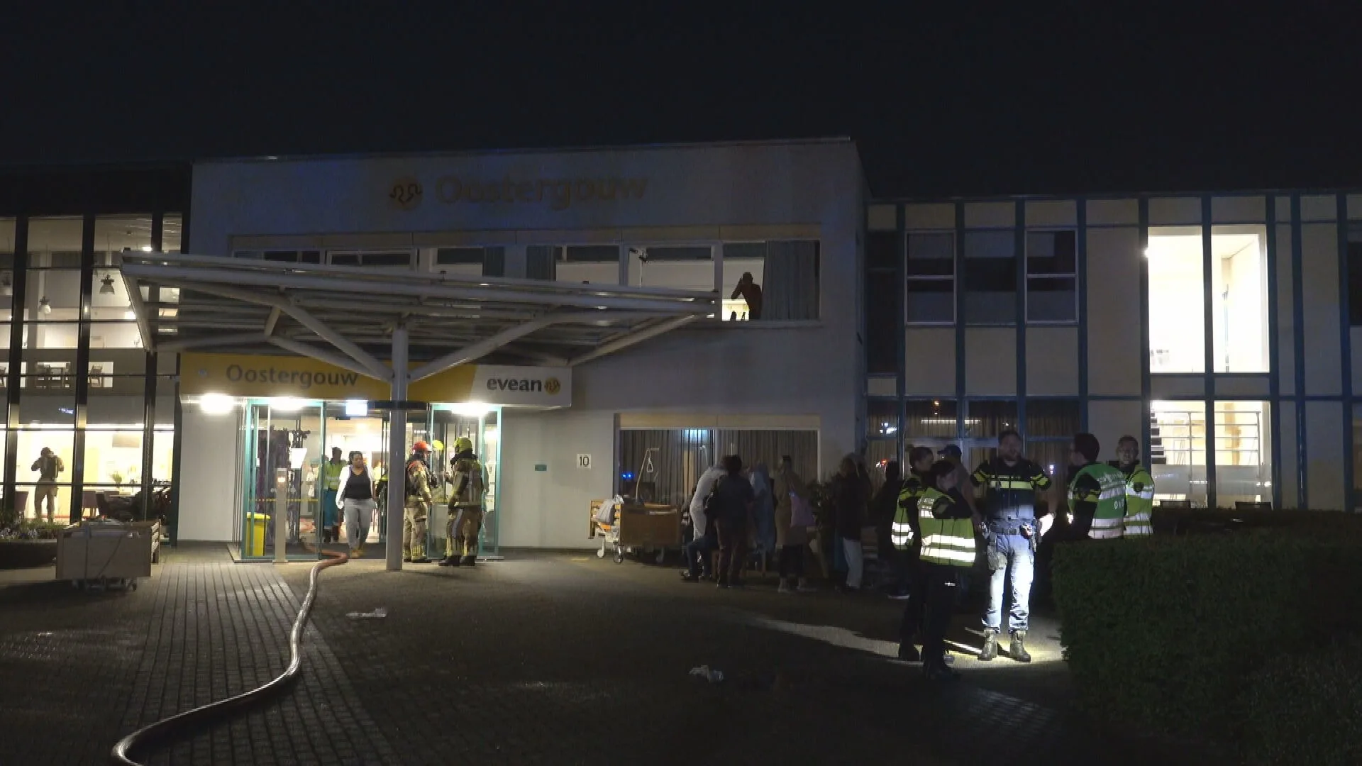 Veertig bewoners geëvacueerd door brand bij verpleeghuis Zaandam