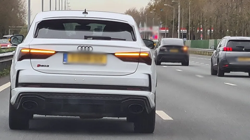 Bestuurders trouwstoet scheuren met ruim 190 km/uur over snelweg A13