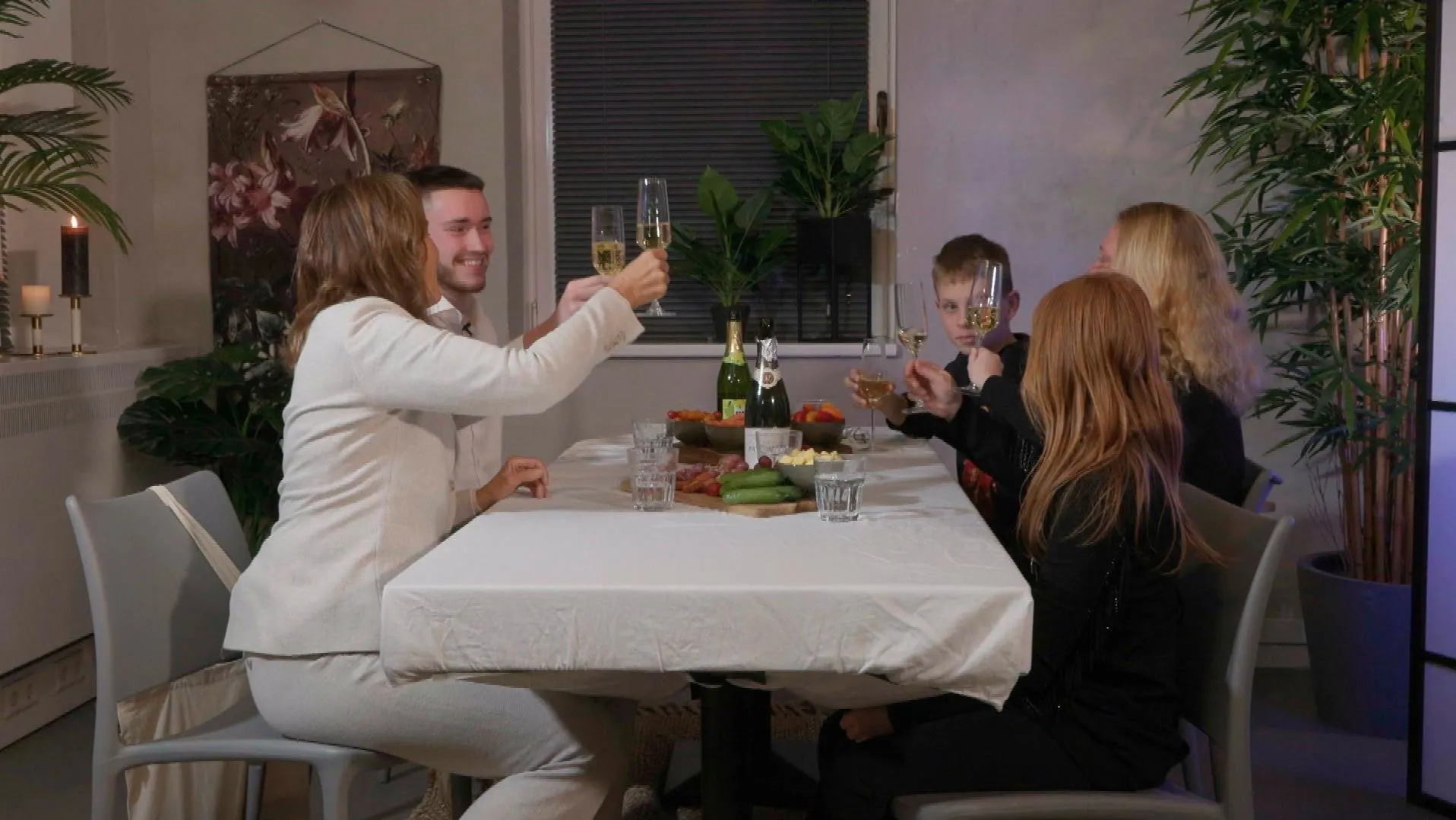 Monique én Marjolein komen uit dezelfde heftige situatie in Steenrijk, Straatarm: 'Moesten vluchten'