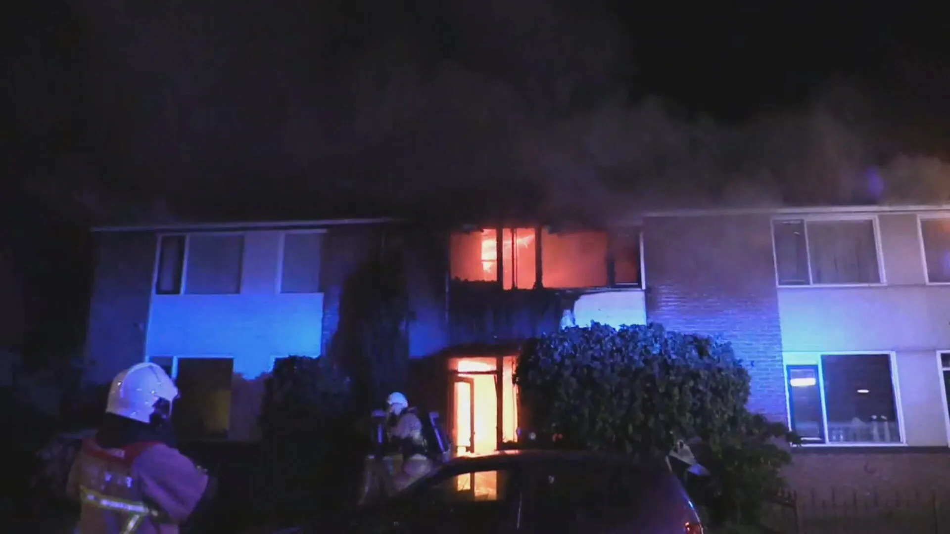 Uitslaande brand verwoest woning in Enschede