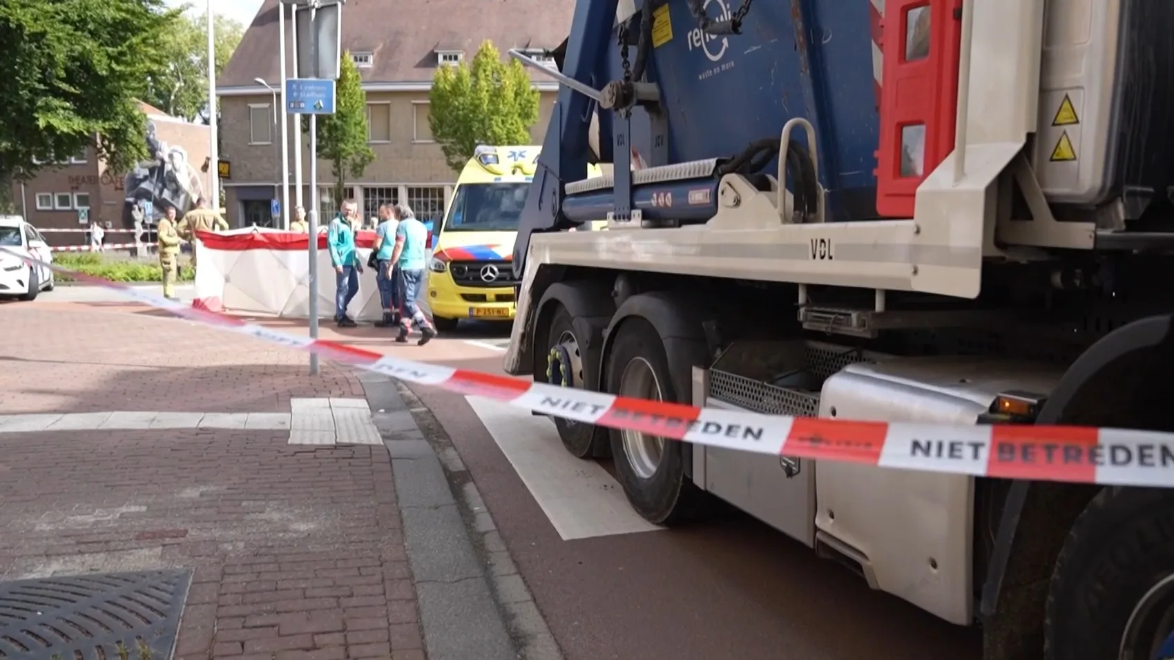 Scooterrijdster (47) overleden na ongeval met vrachtwagen in Weert