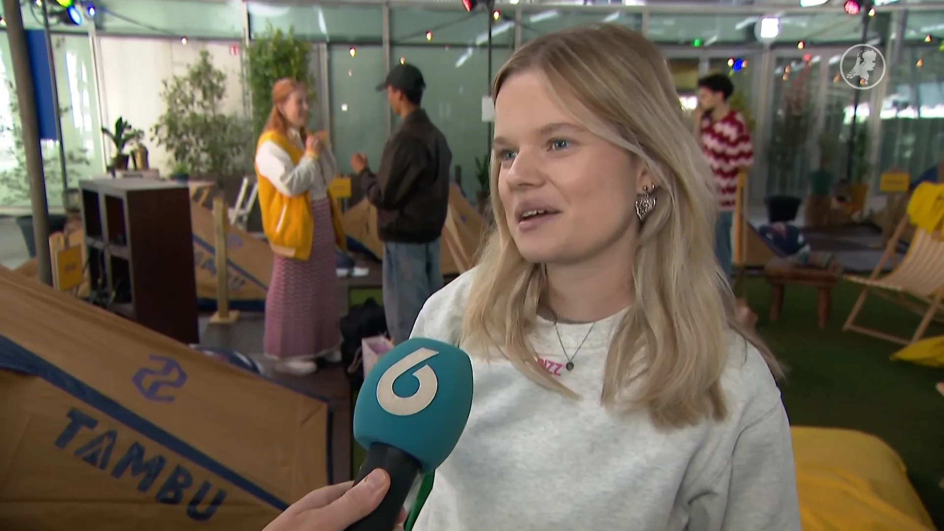 Studenten kamperen op Utrecht Centraal tijdens UIT-week: 'Een ideale optie'