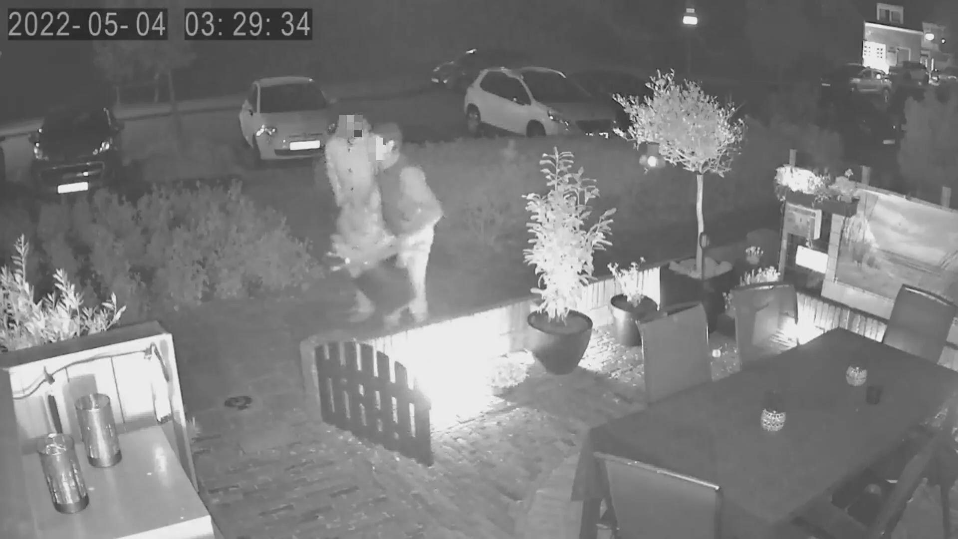 Egmond kan maar beter de bloemetjes niet meer buitenzetten, want er lopen struikrovers rond