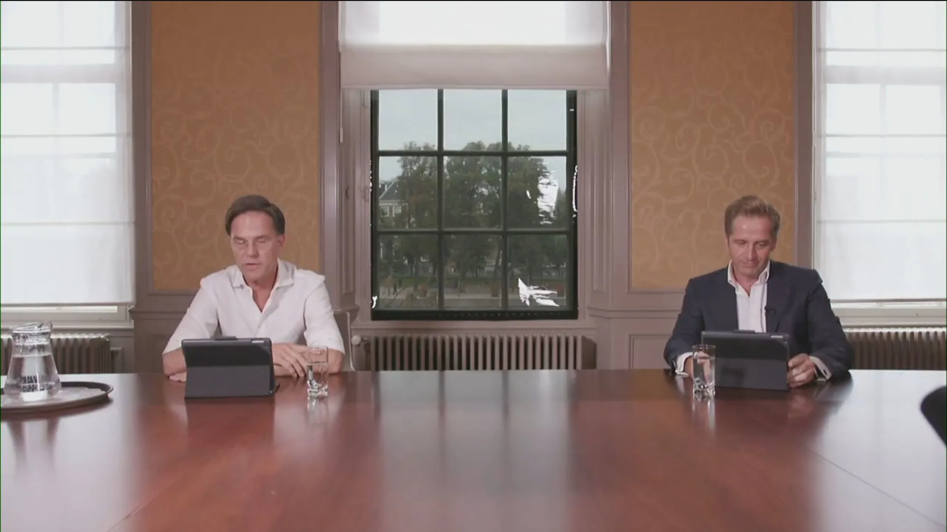 'Waarom liegen jullie alles en iedereen voor?' Premier Rutte reageert