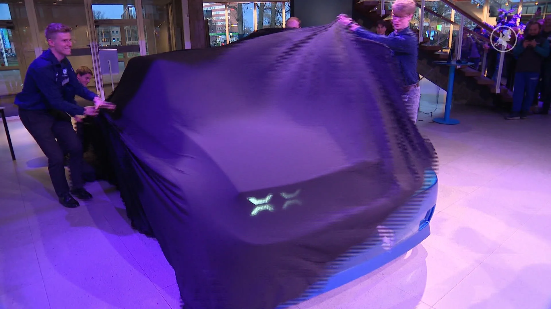 Brabantse studenten bouwen elektrische auto die je zélf kunt repareren