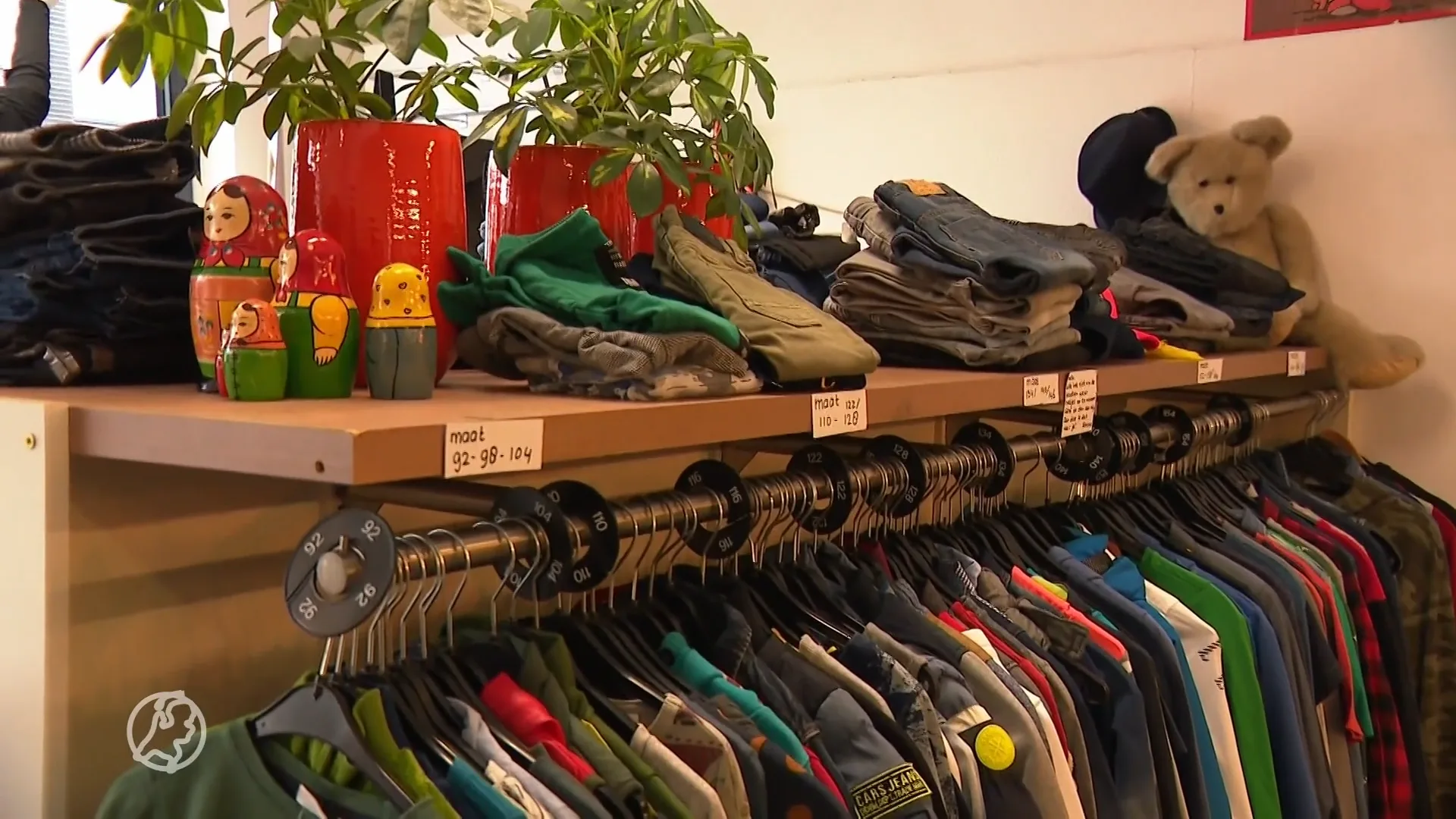 Overijsselse kledingwinkel geeft wintercollectie gratis weg: 'Je kunt 24/7 iets ophalen'