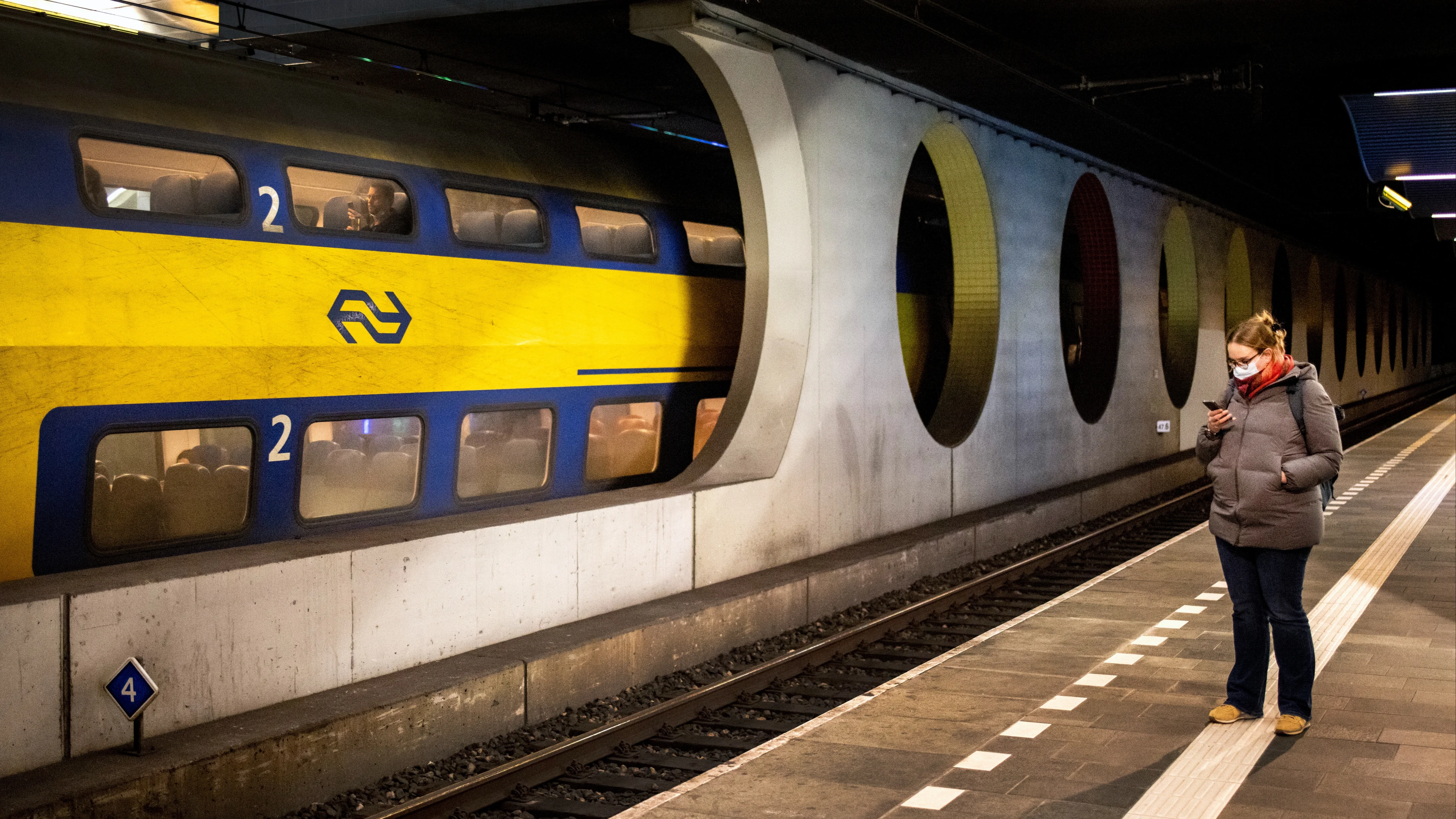 Onbegrip bij NS en conducteurs over blijvende mondkapjesplicht in het ov