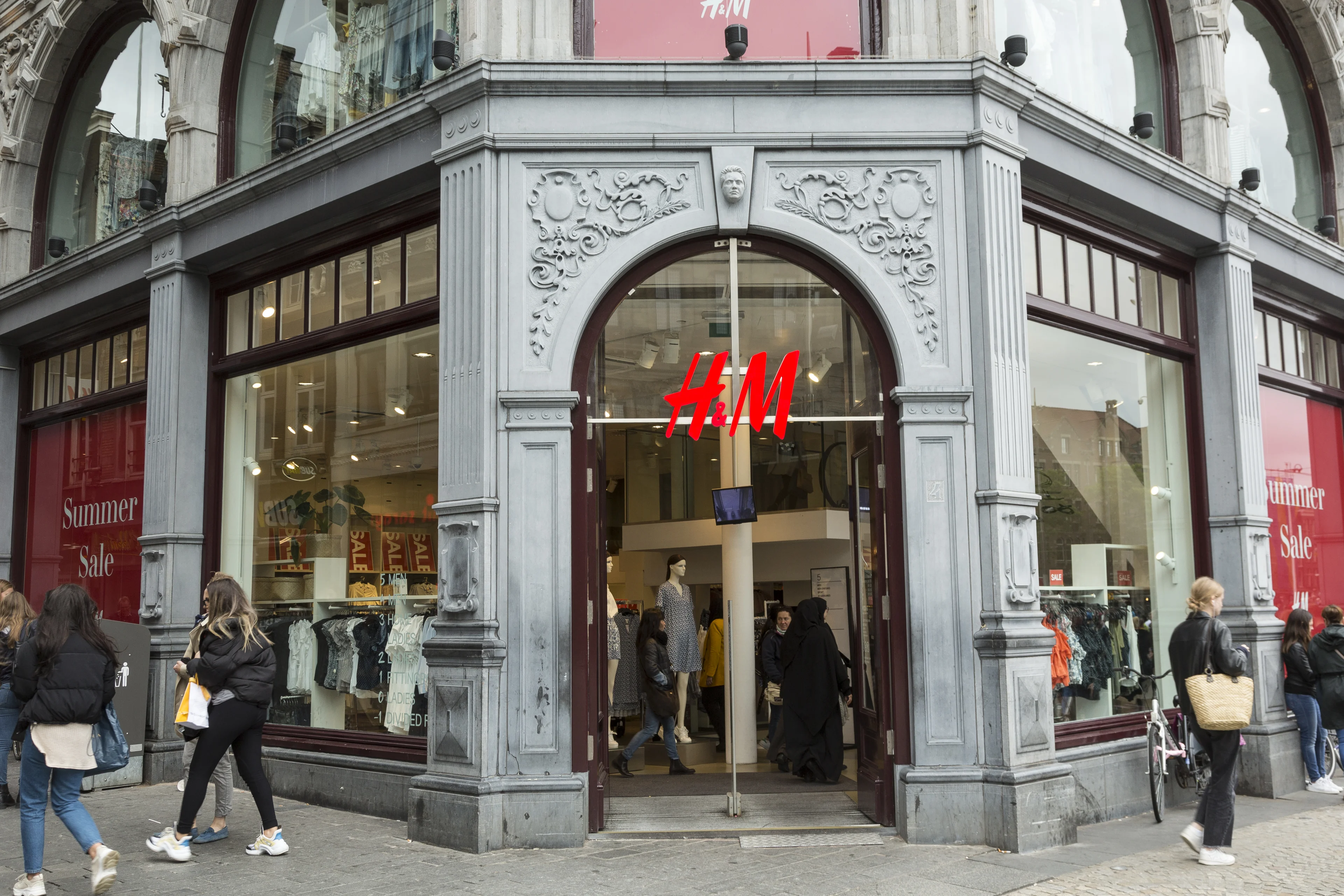 H&M gaat experimenteren met verhuur en tweedehandsjes in Amsterdam