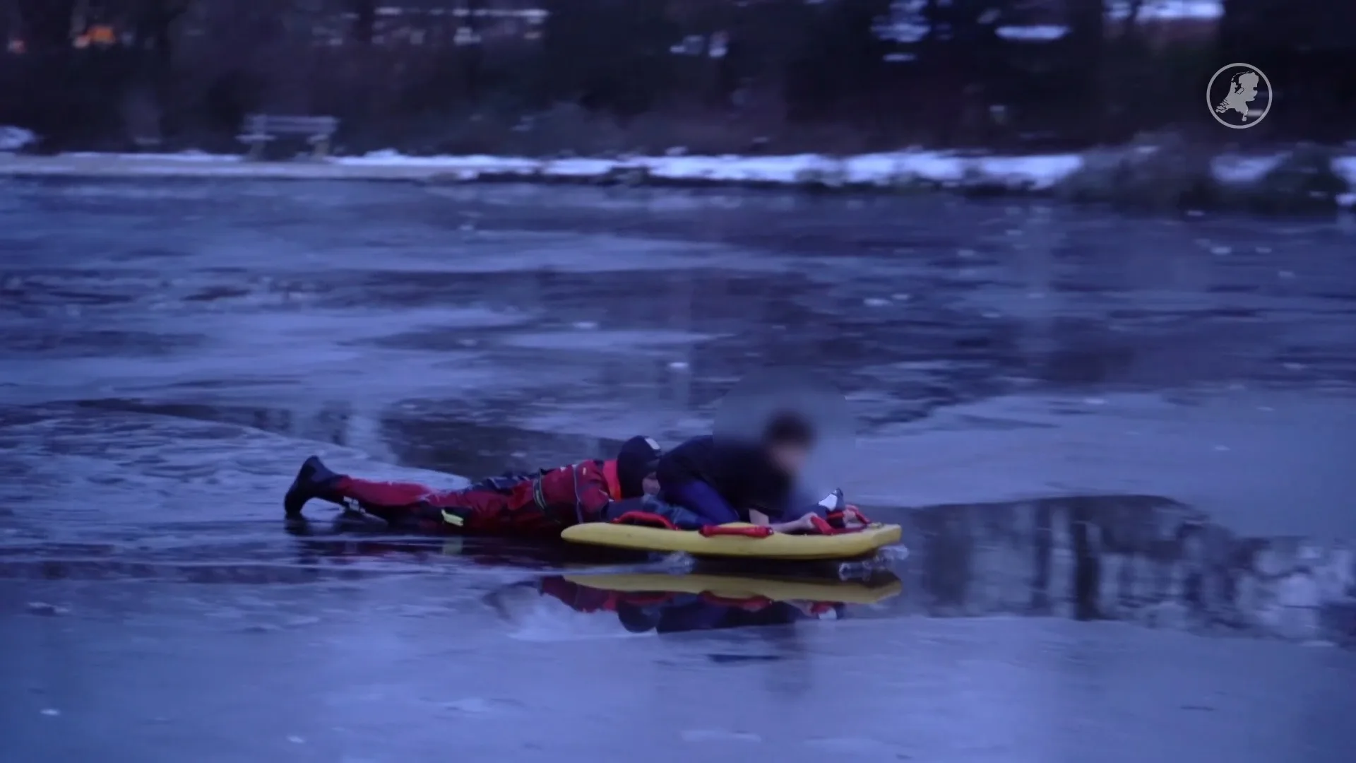 Drie tieners vast op eilandje in Haren na doorzakken door dun ijs