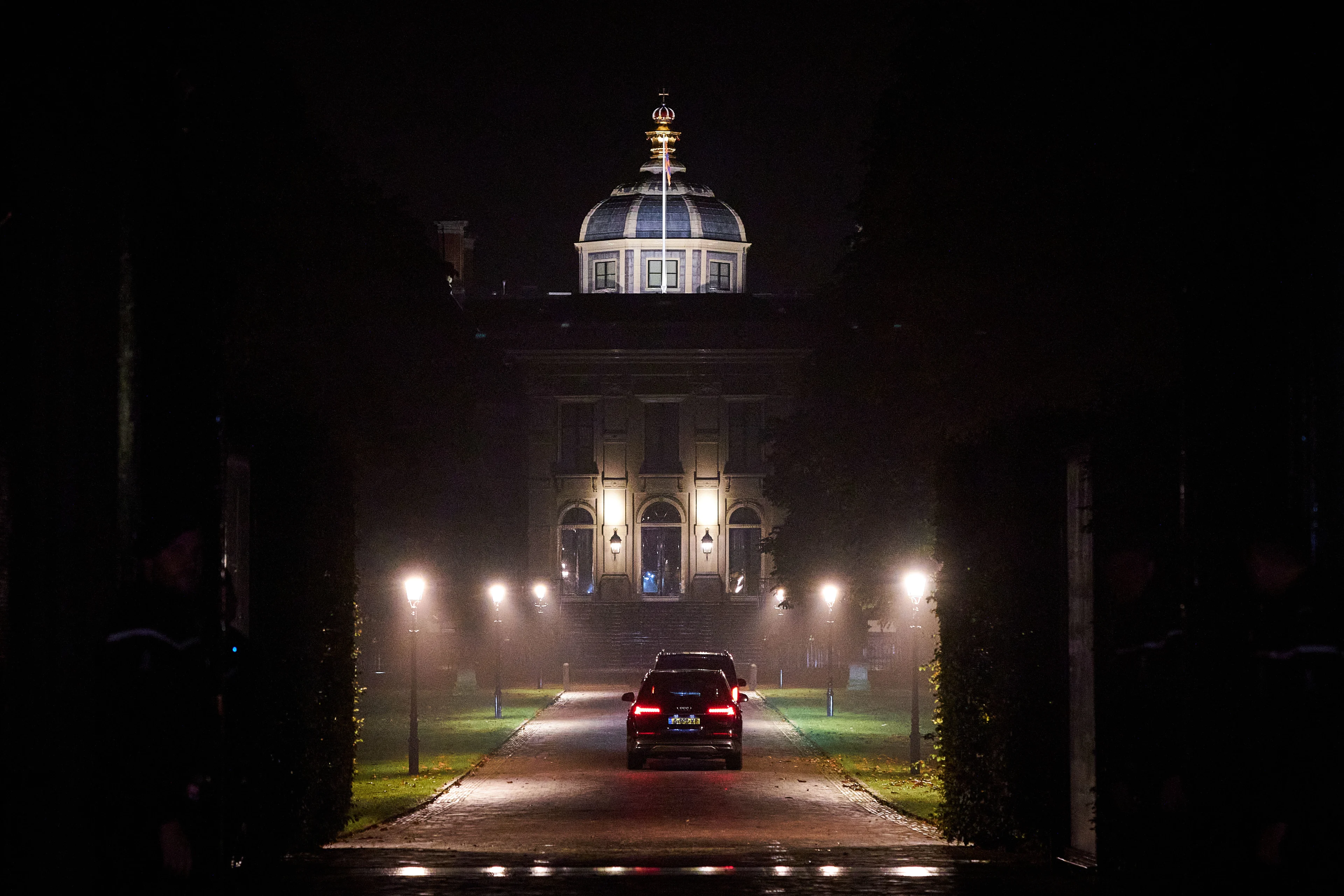 Rutte: besef over vakantie koning kwam te laat