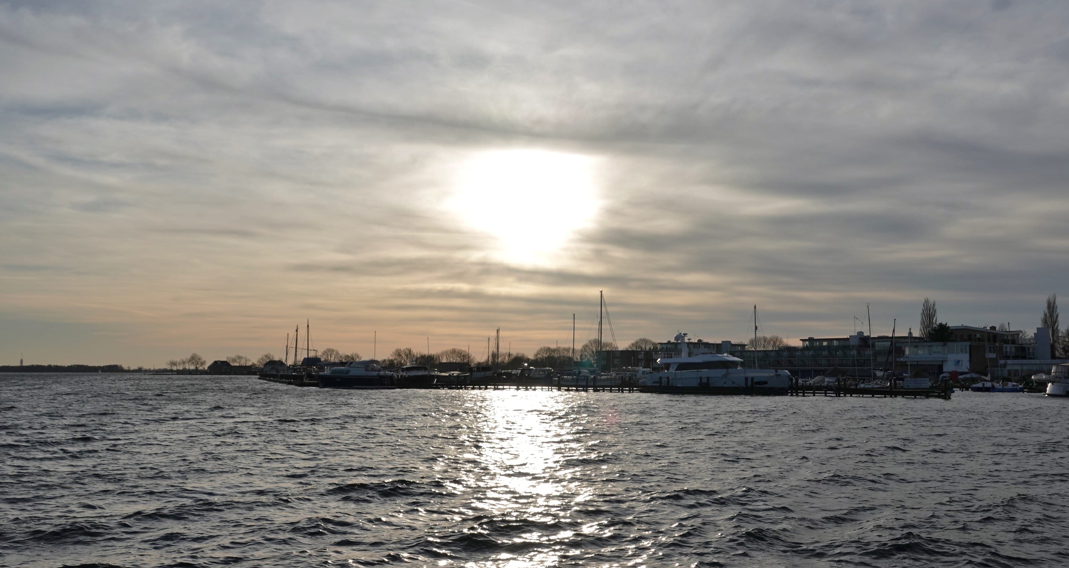 Eerst wat zon, later meer bewolking en een drup regen