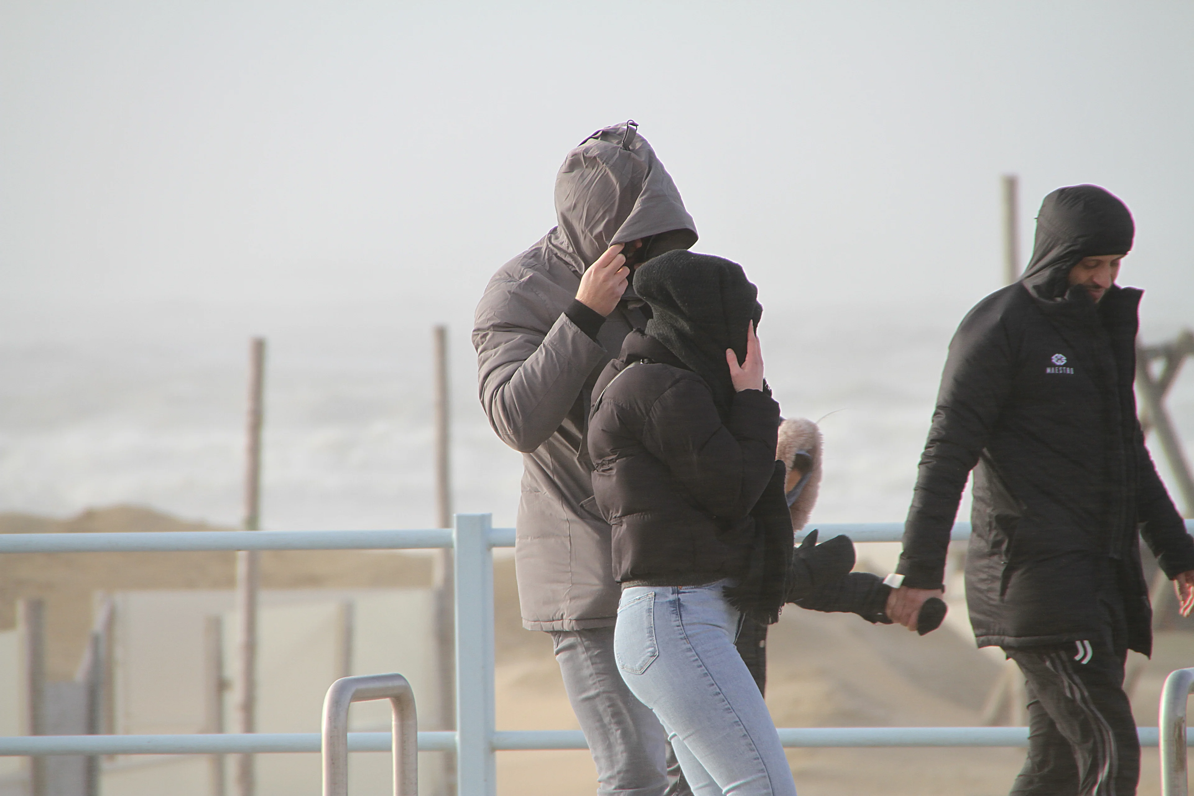 Storm Eunice trekt verder over het land met steeds meer forse windstoten
