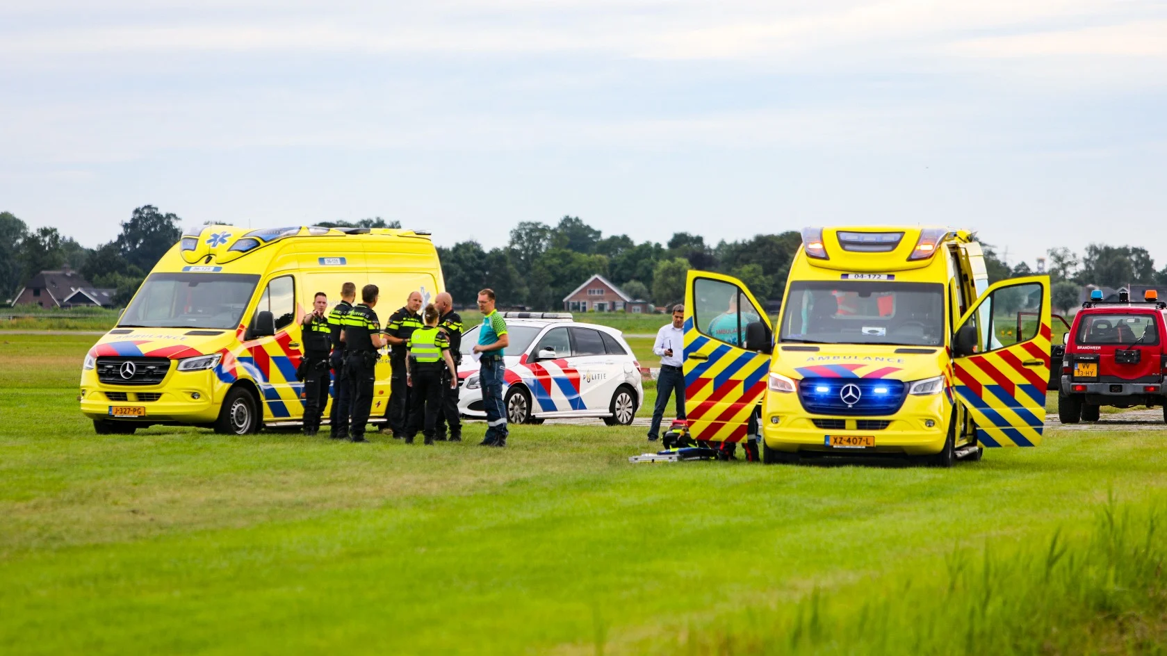 Parachutist (19) raakt bewusteloos tijdens sprong, gereanimeerd door hulpdiensten