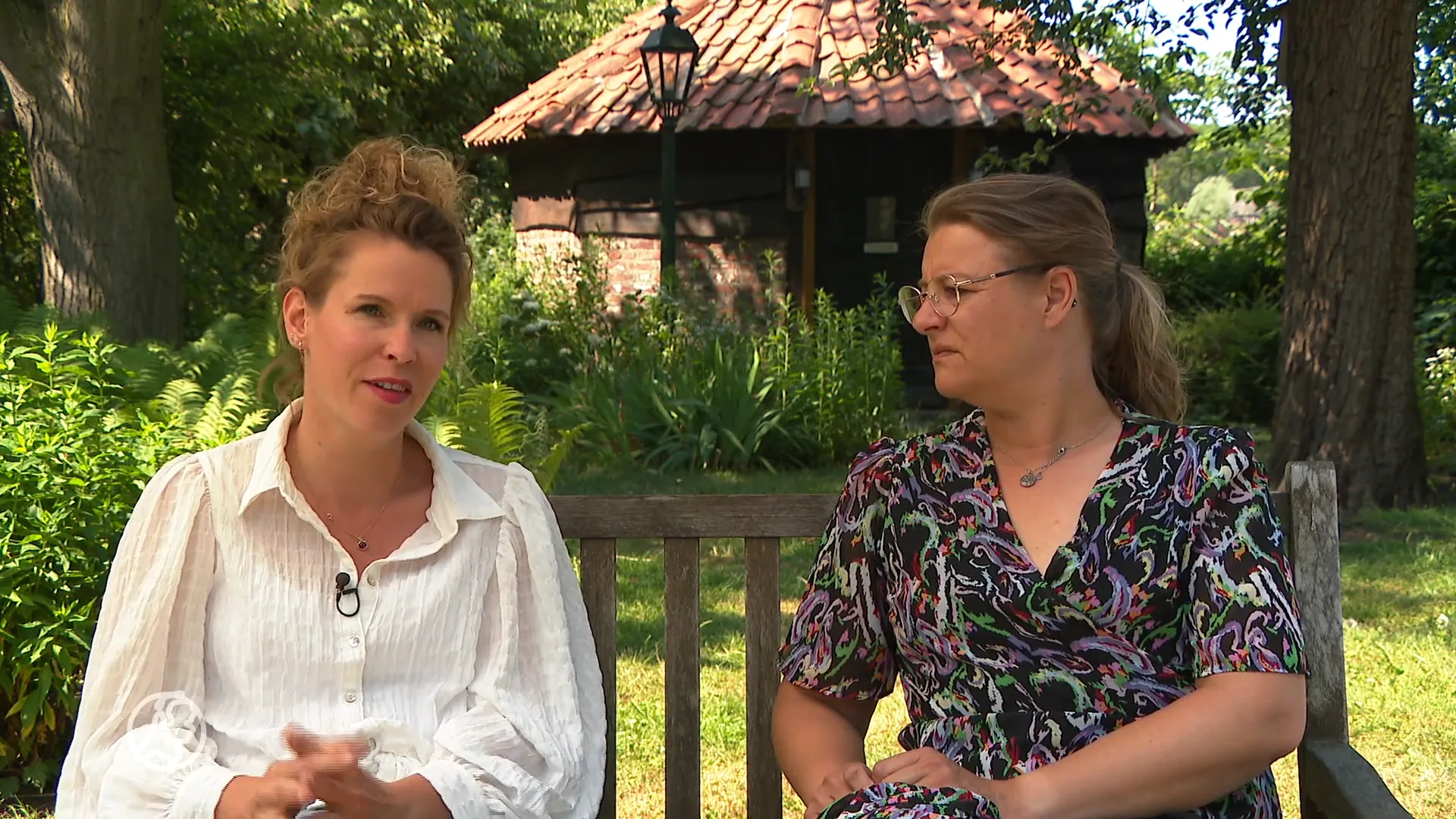 Susette en Marianne wonen in hetzelfde dorp, blijken na dna-onderzoek halfzussen te zijn