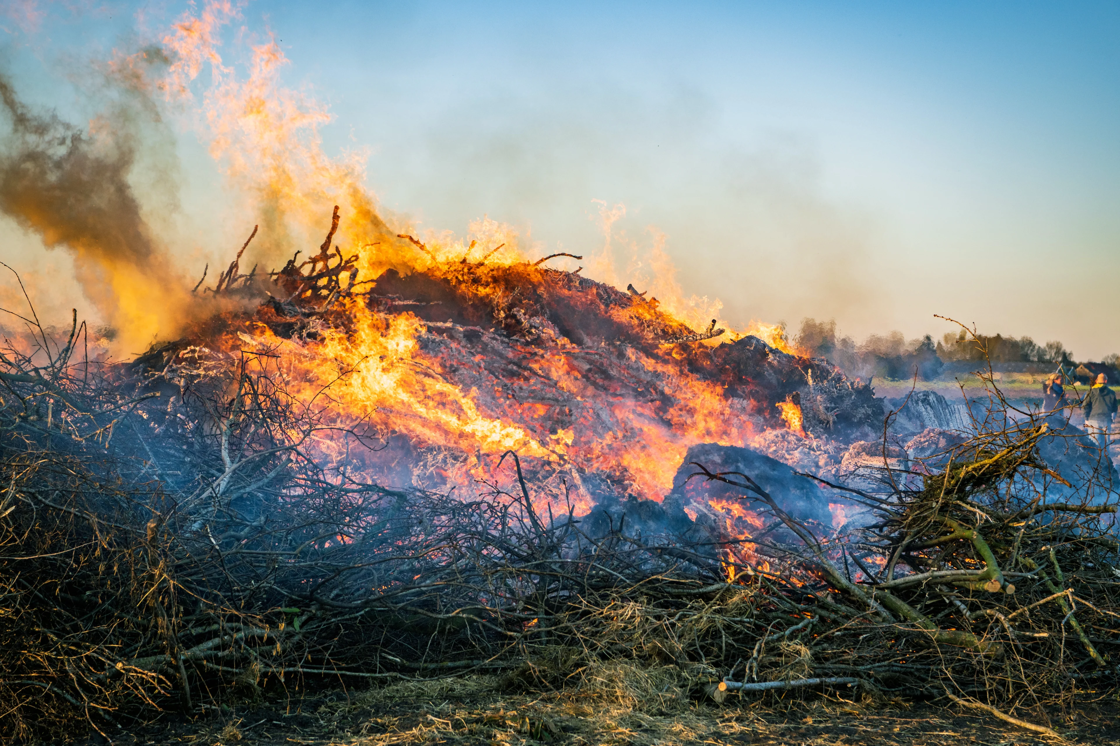 Paasvuur te vroeg aangestoken in Drenthe: 'Pasen begint verschrikkelijk'