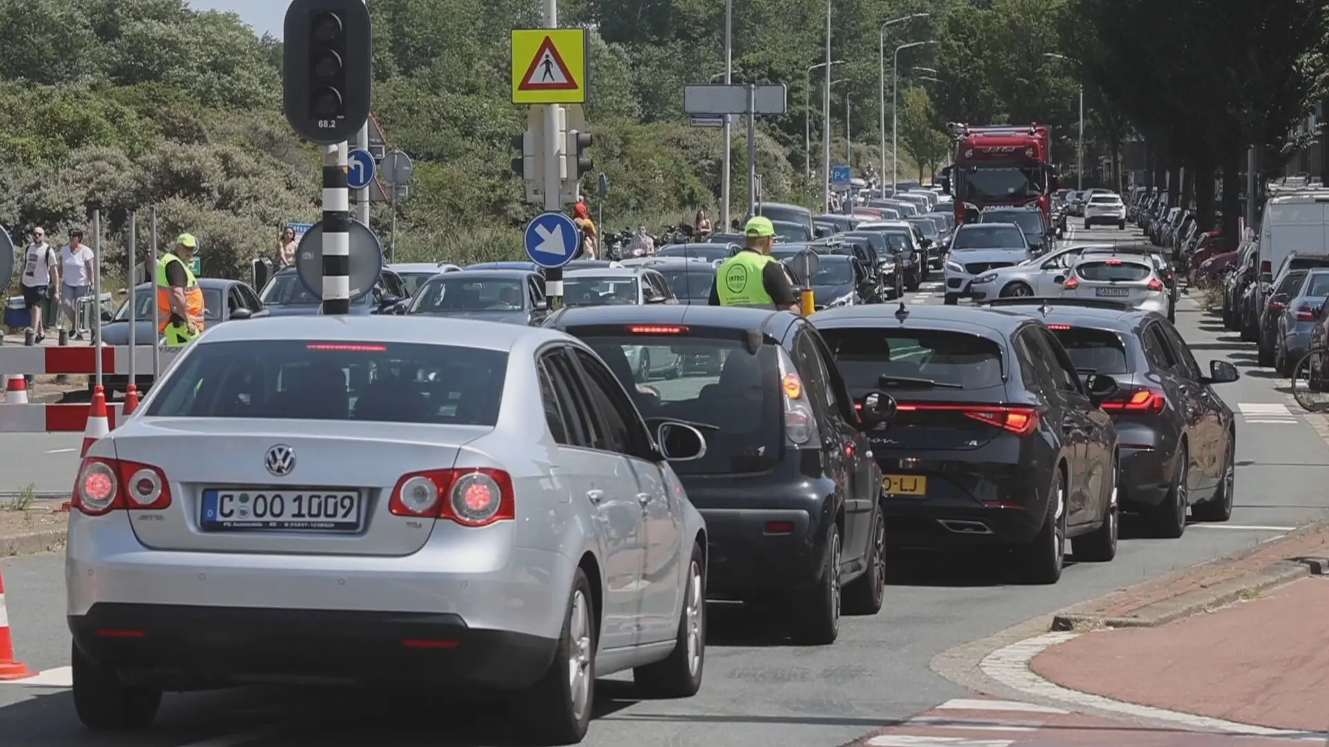 ANWB geeft tips aan strandgangers op hittedagen: ga vroeg van huis
