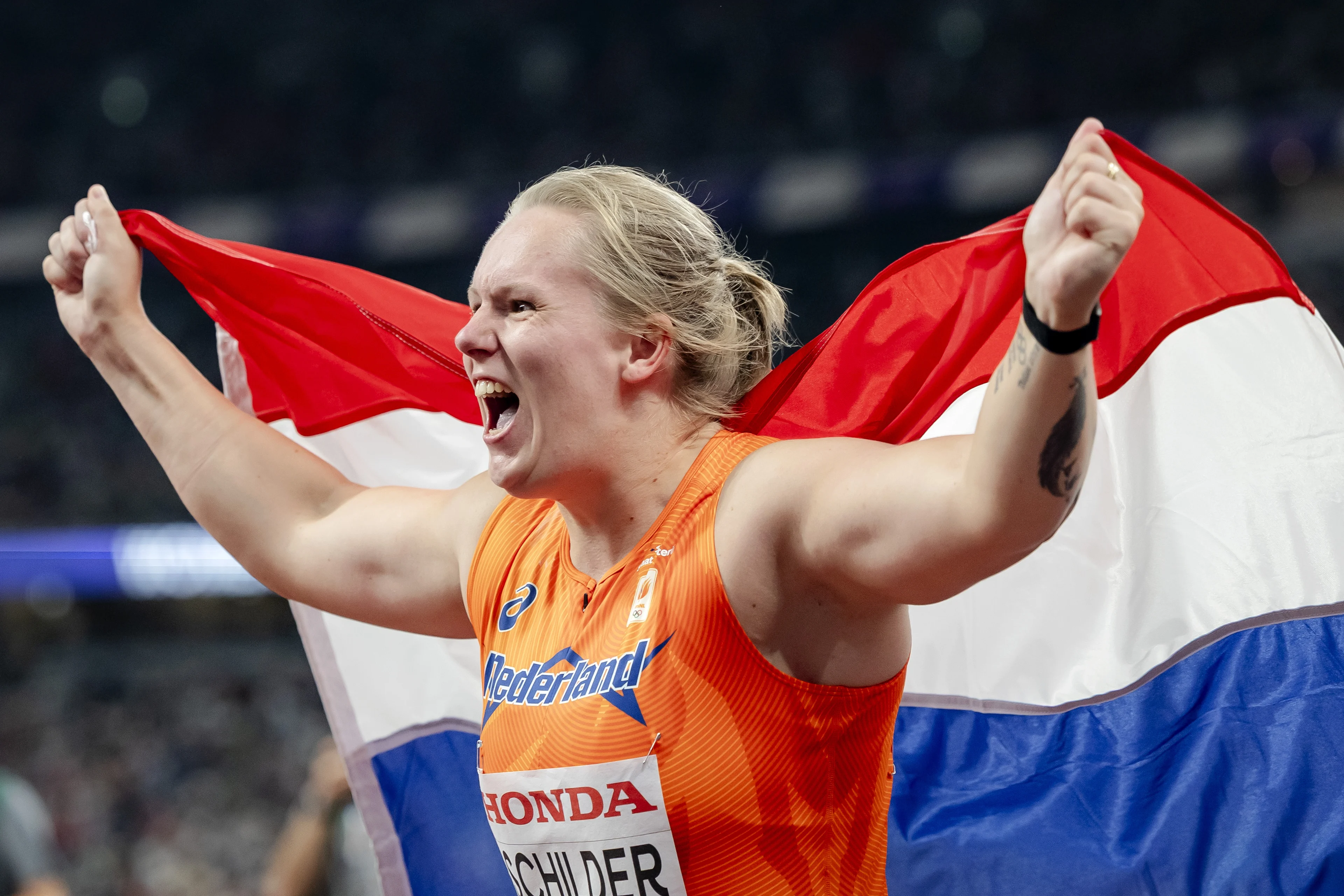 Volendamse Jessica Schilder (26) eerste Nederlandse wereldkampioen kogelstoten ooit