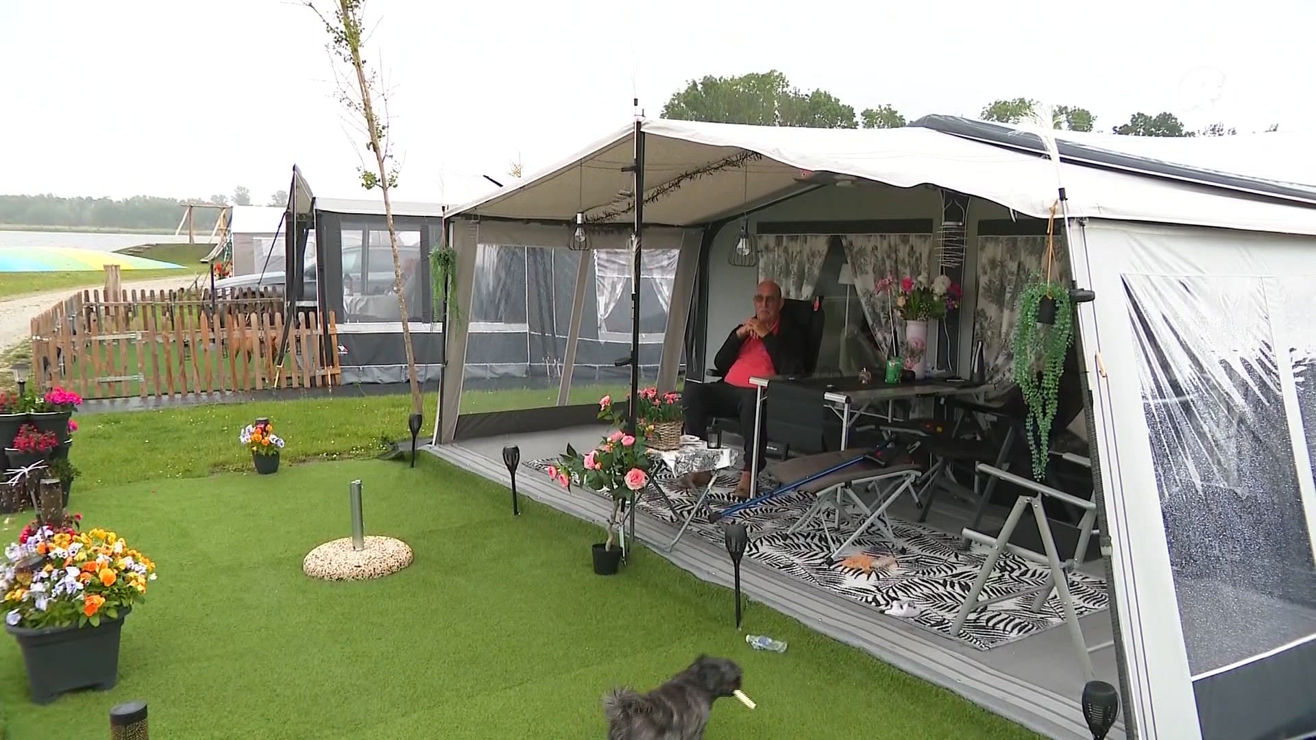 Kampeerders trekken zich niets aan van de regen: 'Wij zijn diehards'