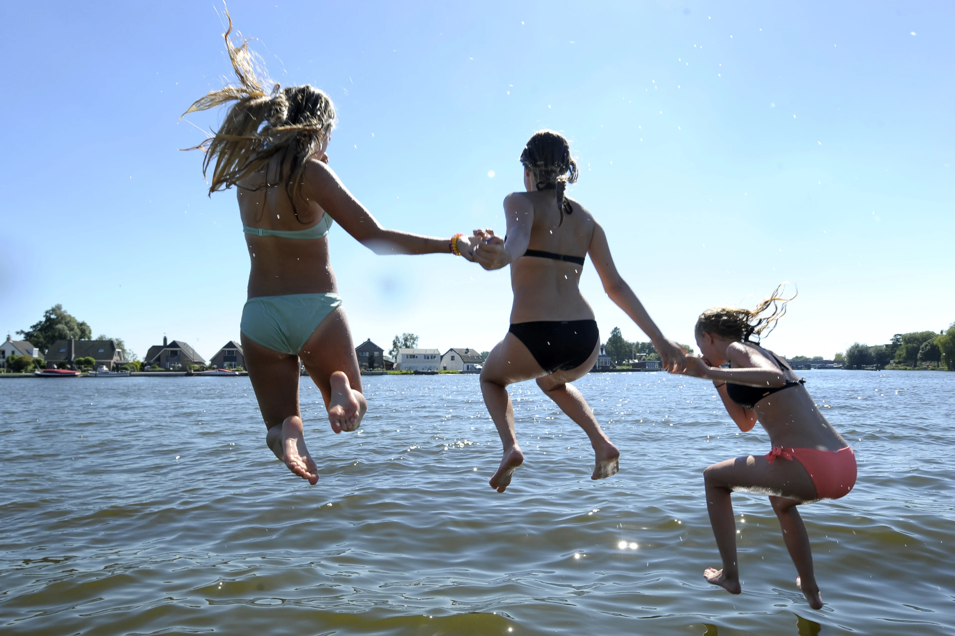 Verfrissende duik in natuurwater dit weekend? Doe maar niet
