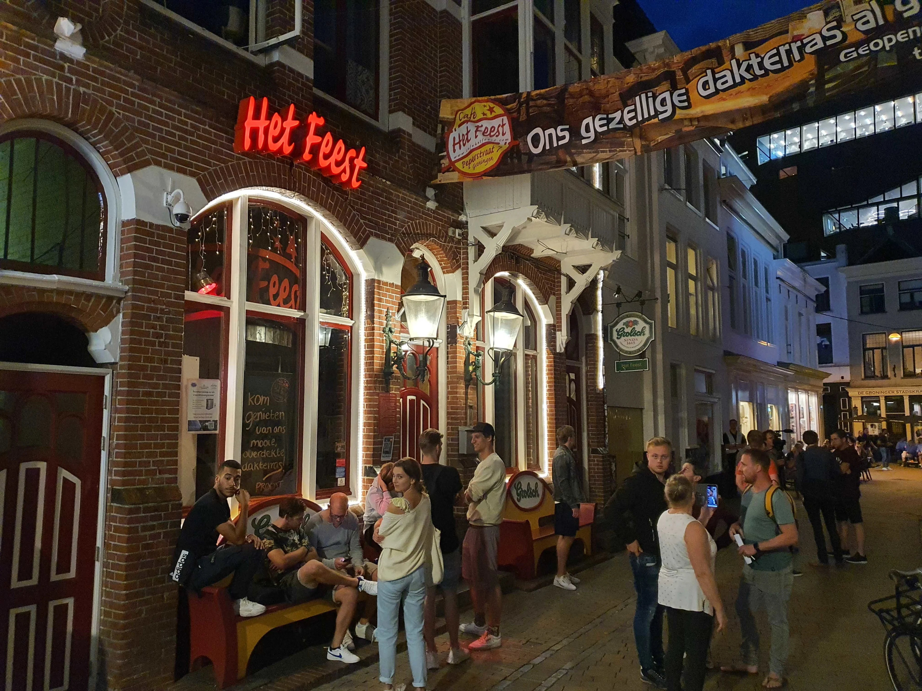 Eigenaar Gronings café opent toch de deuren ondanks coronasluiting, gemeente laat tent direct weer sluiten