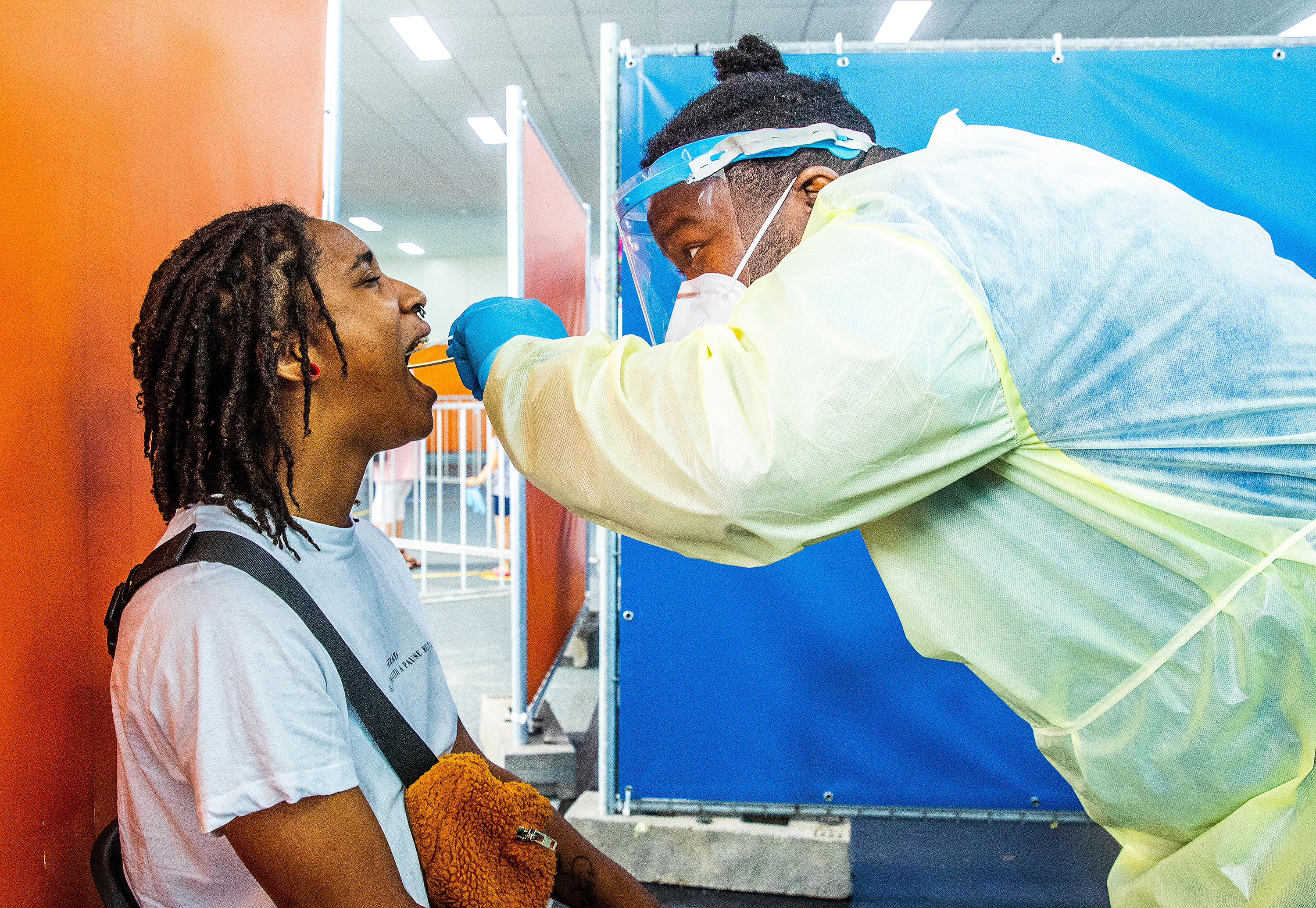 Corona-opleving na carnaval en versoepelingen lijkt voorbij: weekgemiddelde daalt verder