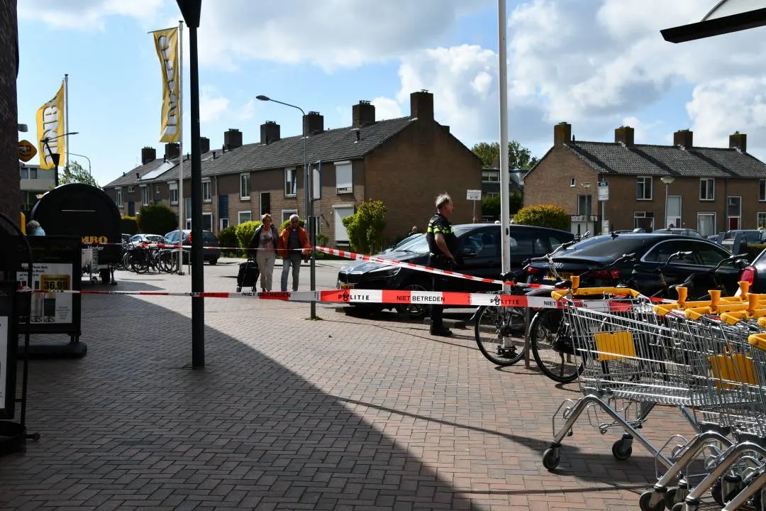 Persoon steekt in op man in supermarkt Vlissingen, meerdere verdachten opgepakt